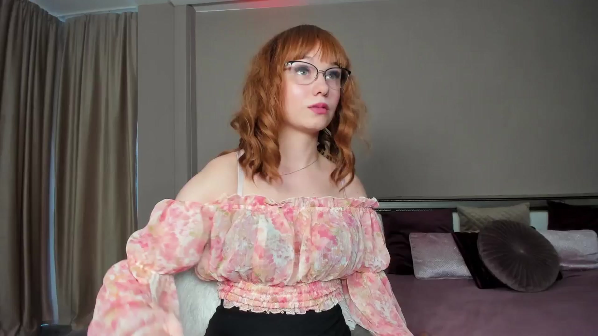Gallery image thumbnail from Angieerosee's myfreecams stream on, 06/26/2024, 14:51 image 13 of 20