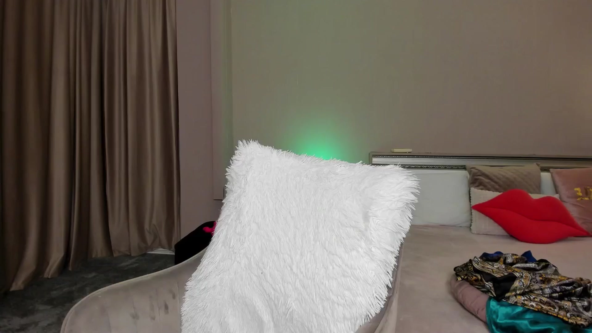 Gallery image thumbnail from Angieerosee's myfreecams stream on, 07/01/2024, 19:11 image 15 of 20