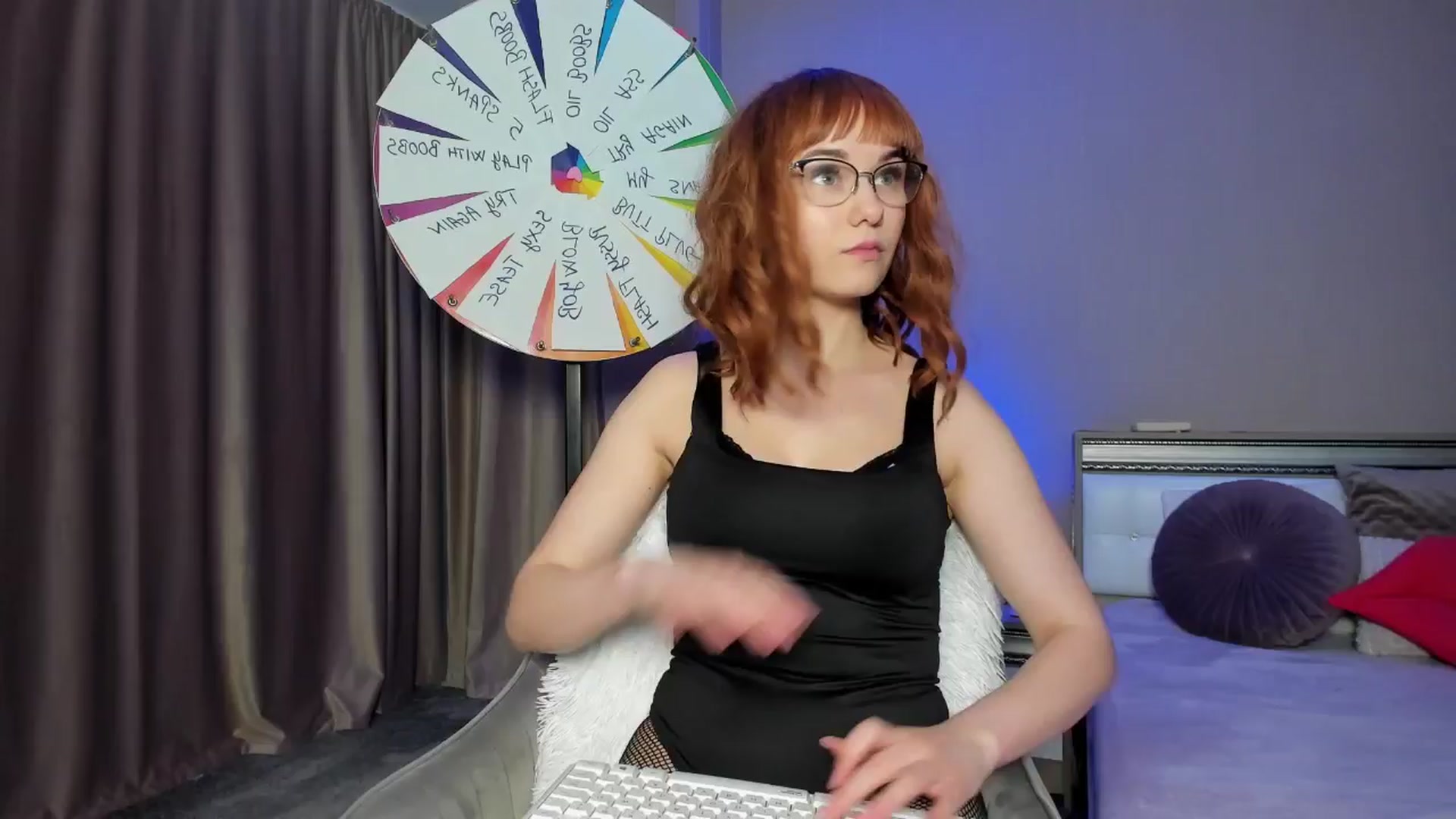 Gallery image thumbnail from Angieerosee's myfreecams stream on, 07/05/2024, 18:40 image 5 of 20