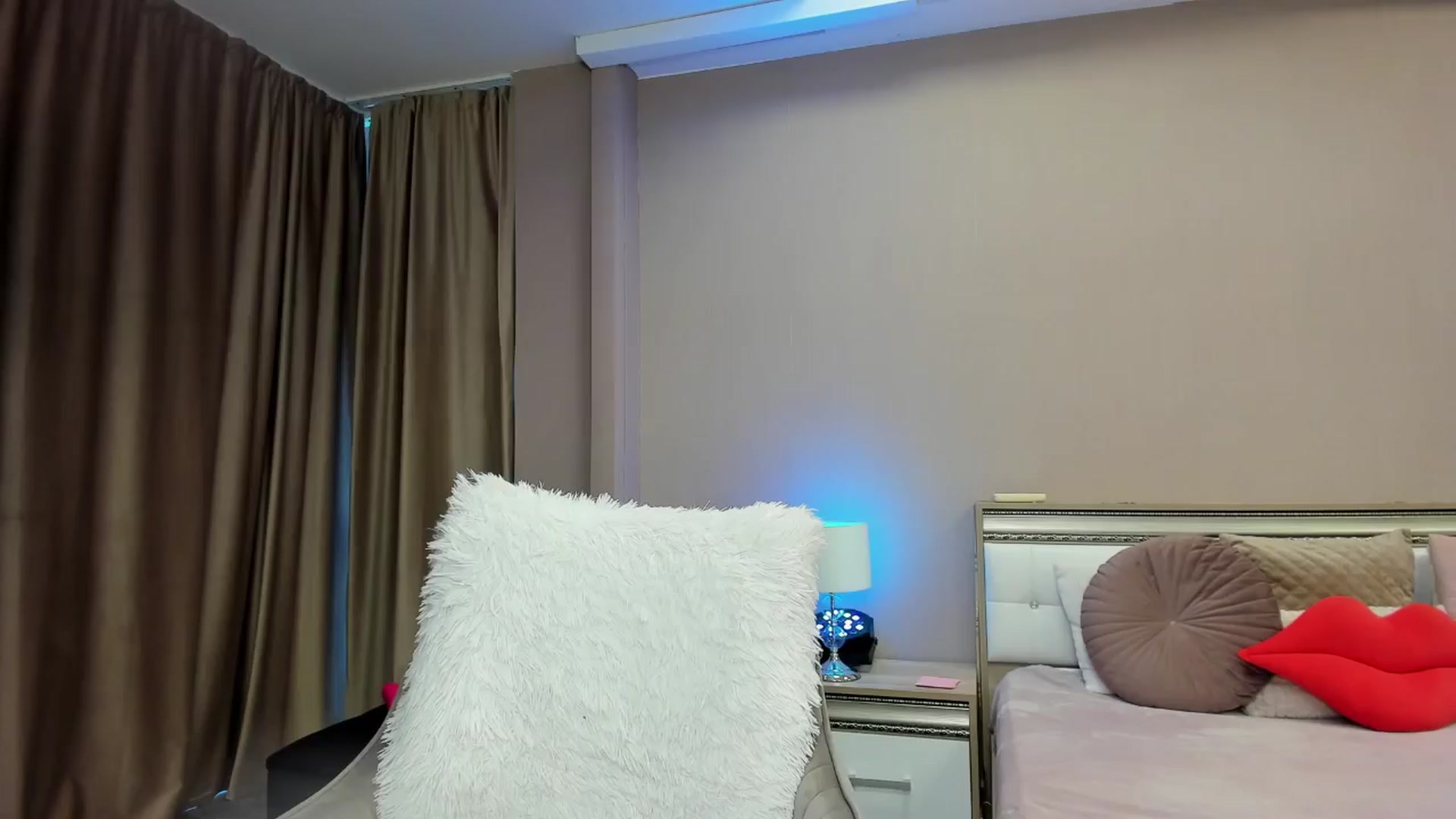 Gallery image thumbnail from Angieerosee's myfreecams stream on, 07/12/2024, 18:49 image 8 of 20