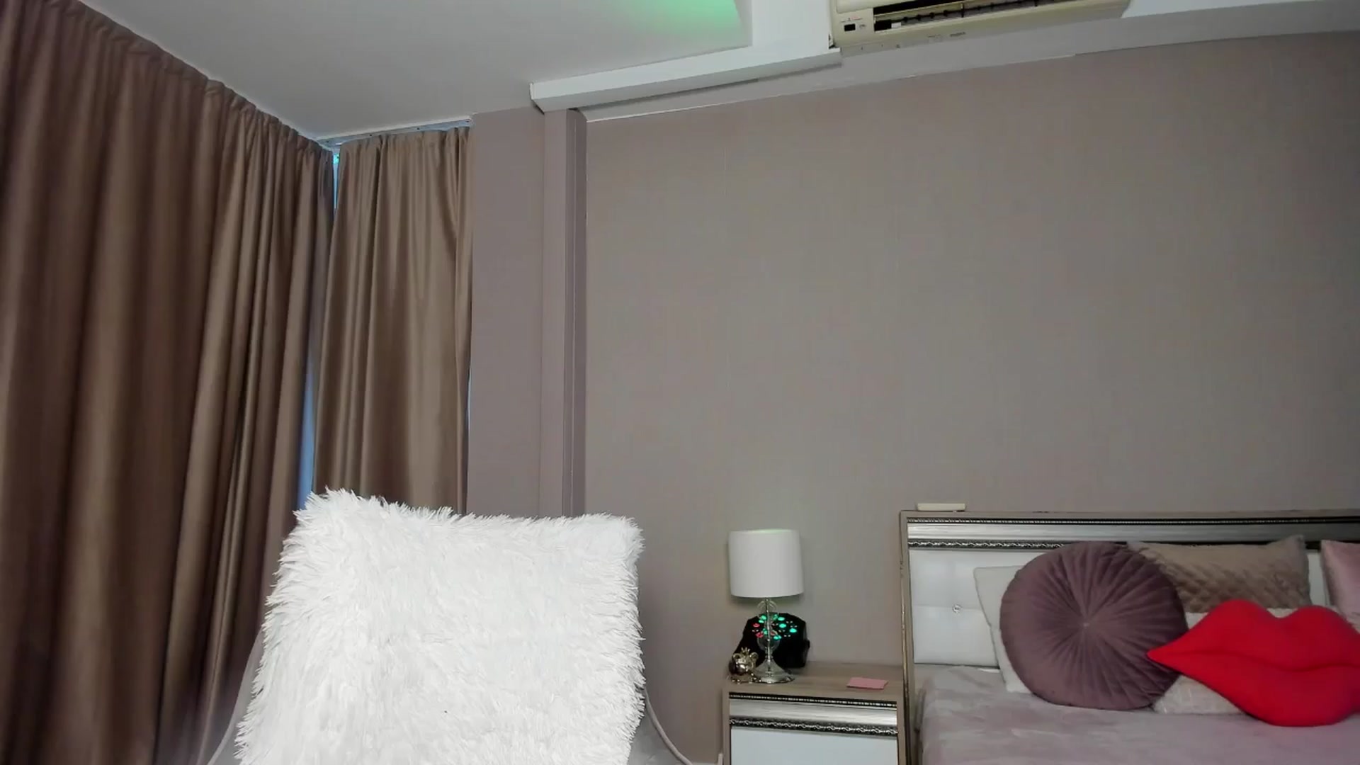 Gallery image thumbnail from Angieerosee's myfreecams stream on, 07/12/2024, 18:49 image 11 of 20