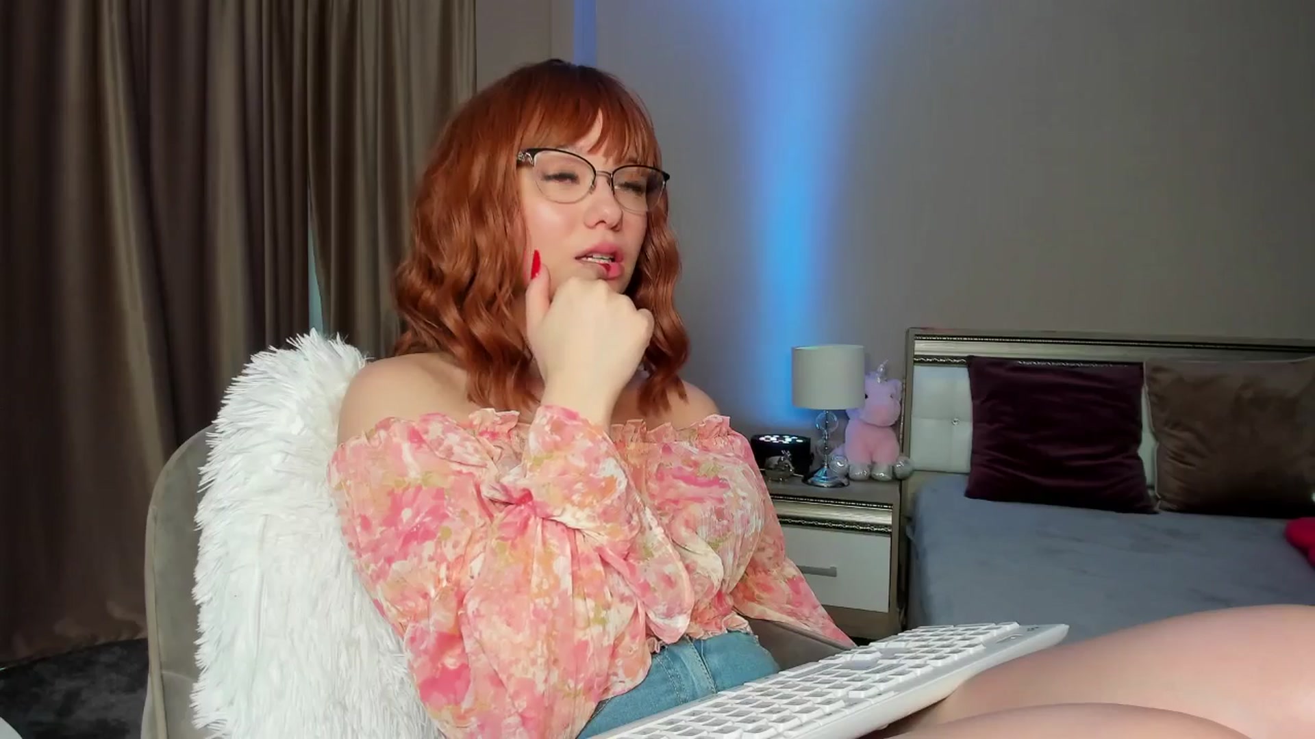 Gallery image thumbnail from Angieerosee's myfreecams stream on, 07/26/2024, 17:36 image 13 of 20