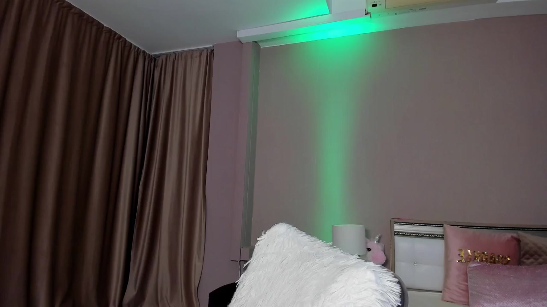 Gallery image thumbnail from Angieerosee's myfreecams stream on, 08/20/2024, 18:39 image 12 of 20