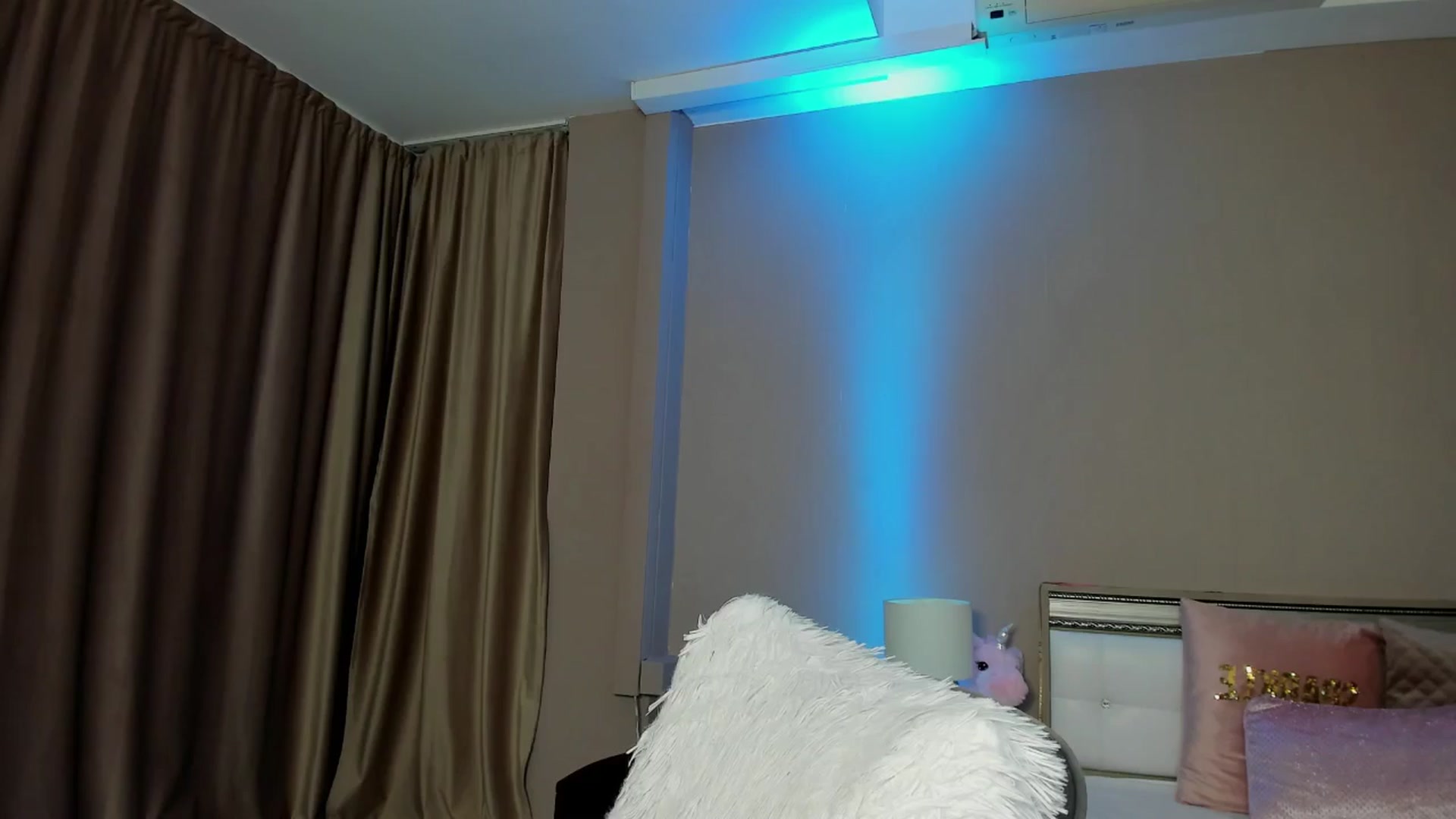 Gallery image thumbnail from Angieerosee's myfreecams stream on, 08/20/2024, 18:39 image 13 of 20