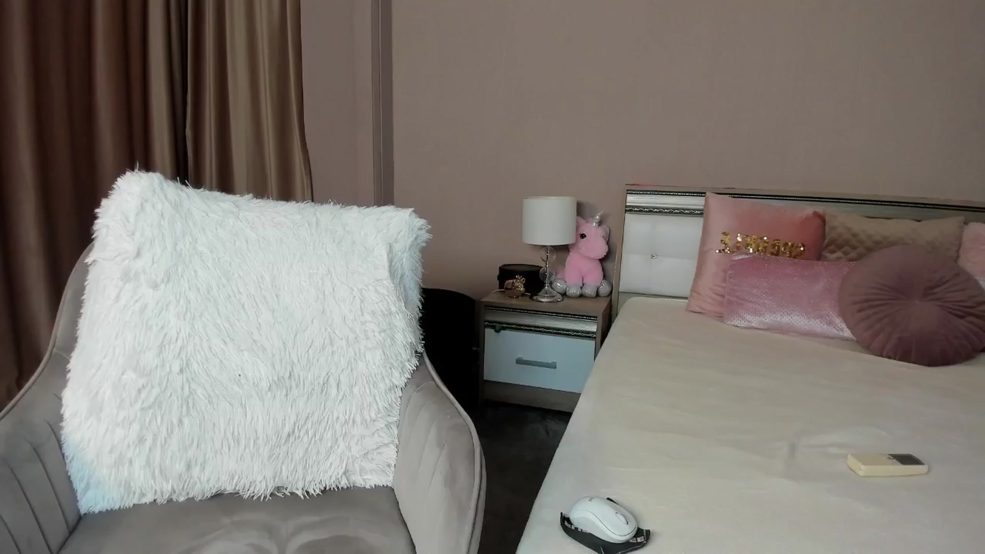 Gallery image thumbnail from Angieerosee's myfreecams stream on, 08/21/2024, 17:59 image 7 of 20