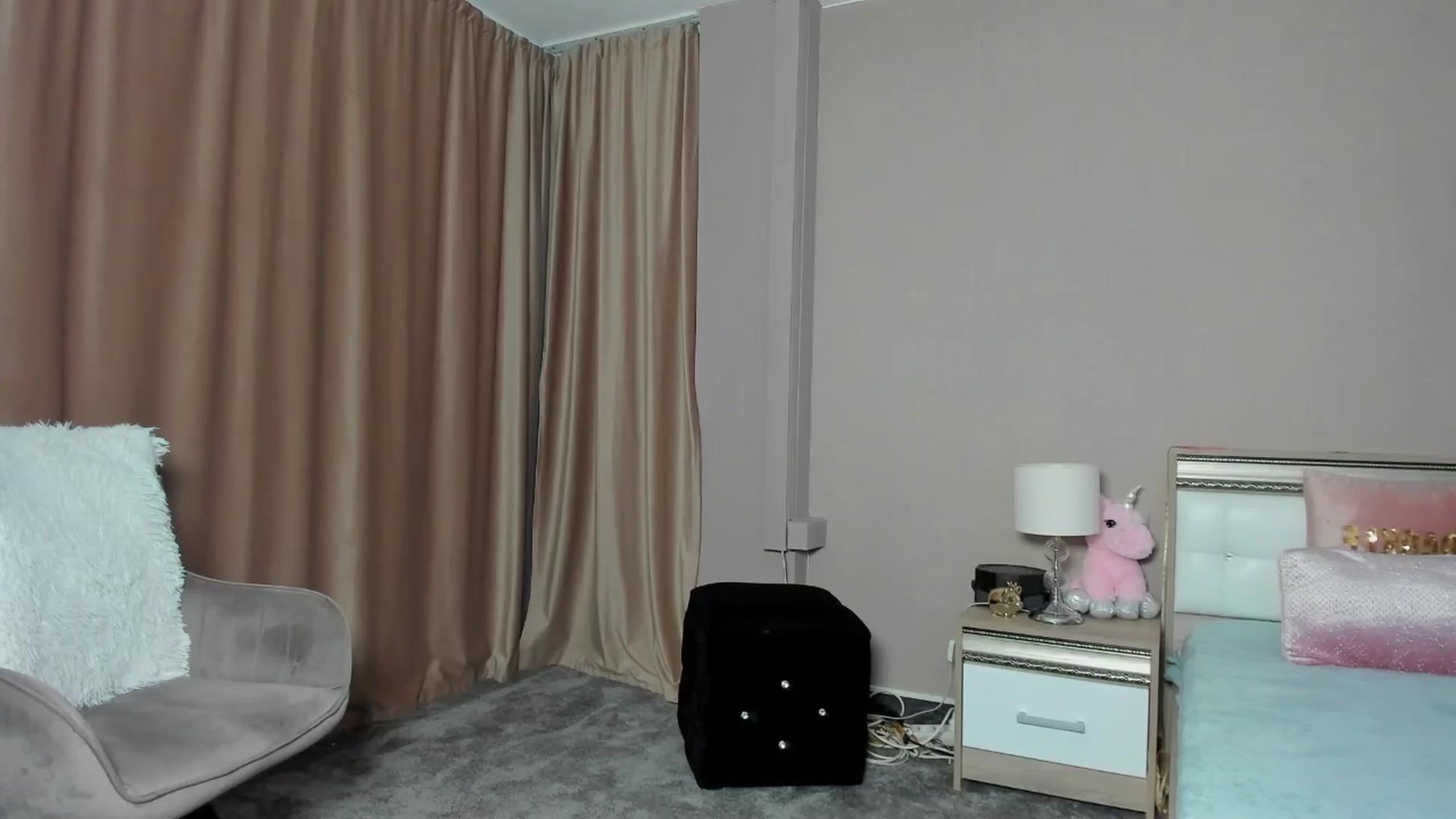 Gallery image thumbnail from Angieerosee's myfreecams stream on, 08/28/2024, 18:30 image 10 of 20