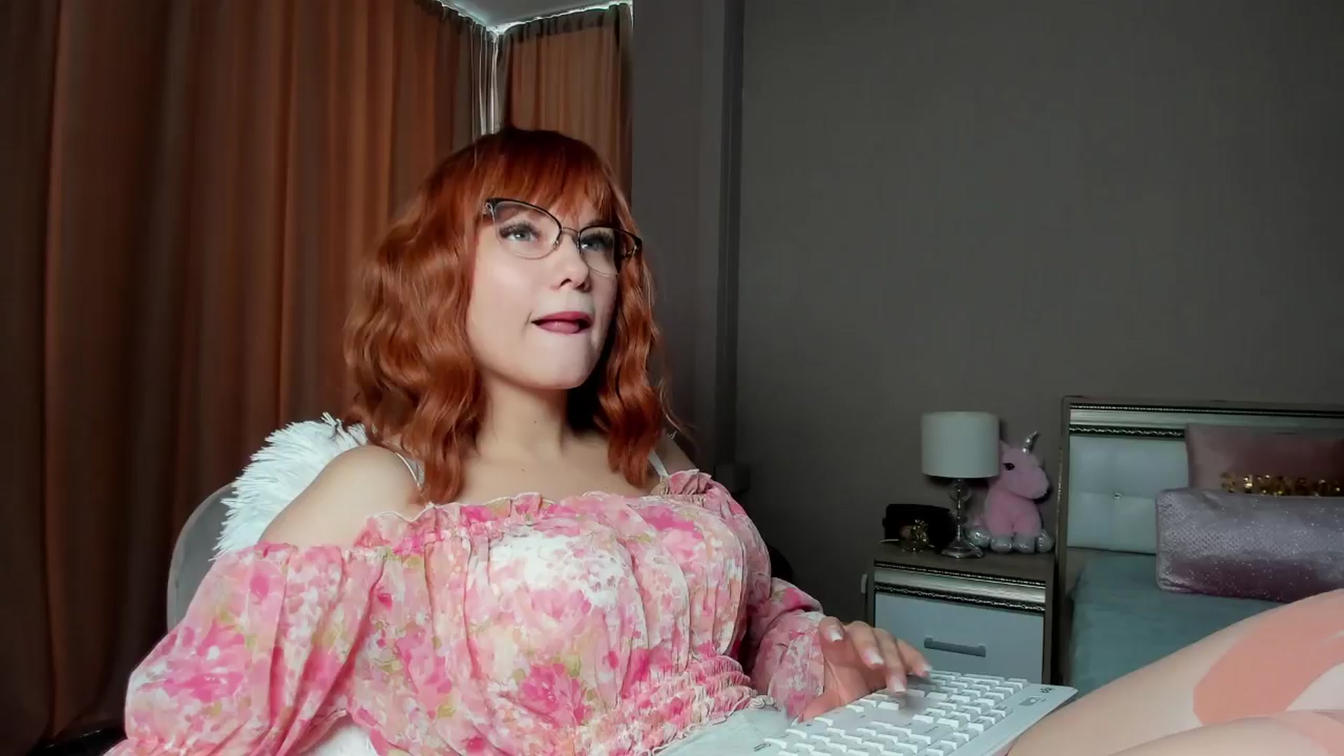 Gallery image thumbnail from Angieerosee's myfreecams stream on, 08/29/2024, 13:28 image 5 of 20