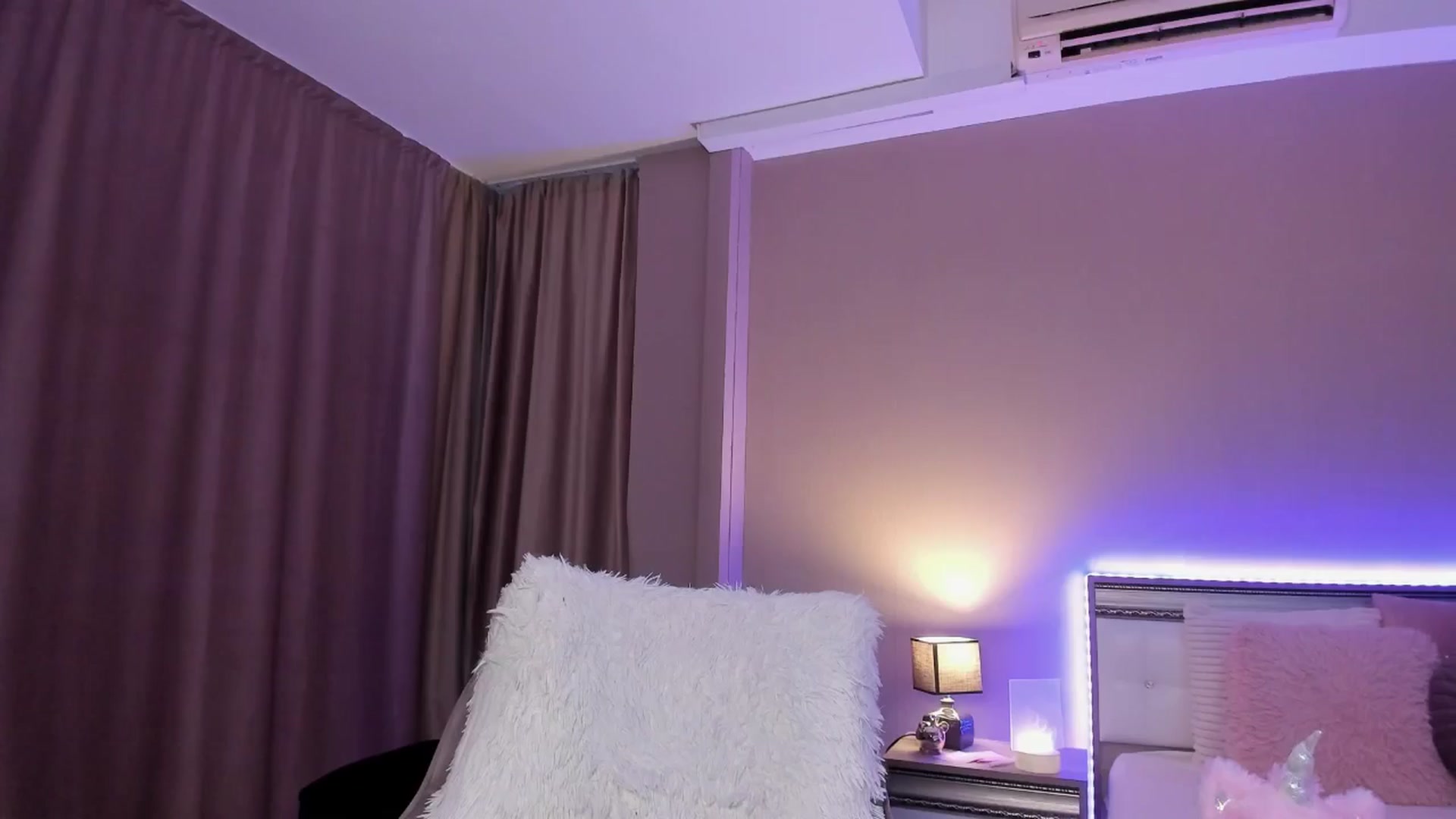Gallery image thumbnail from Angieerosee's myfreecams stream on, 09/10/2024, 18:16 image 9 of 20