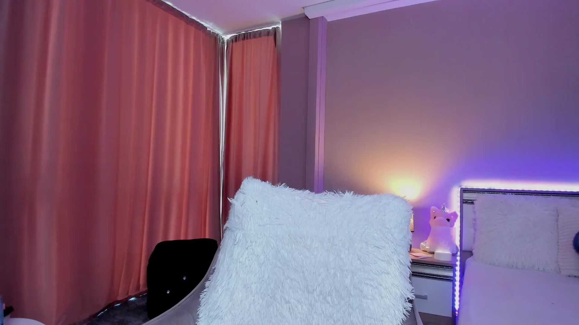 Gallery image thumbnail from Angieerosee's myfreecams stream on, 09/19/2024, 14:37 image 11 of 20