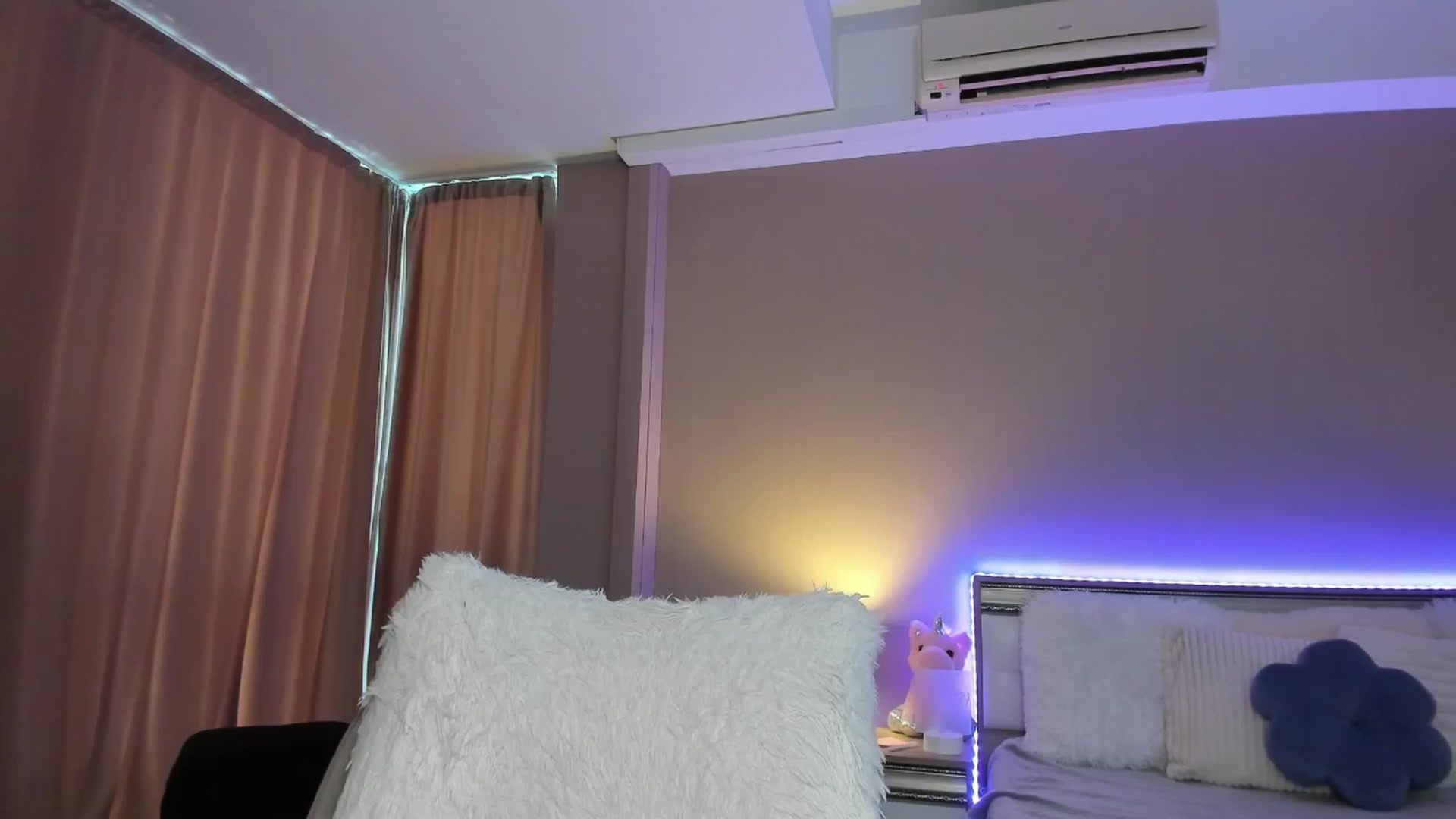 Gallery image thumbnail from Angieerosee's myfreecams stream on, 09/21/2024, 14:49 image 9 of 20