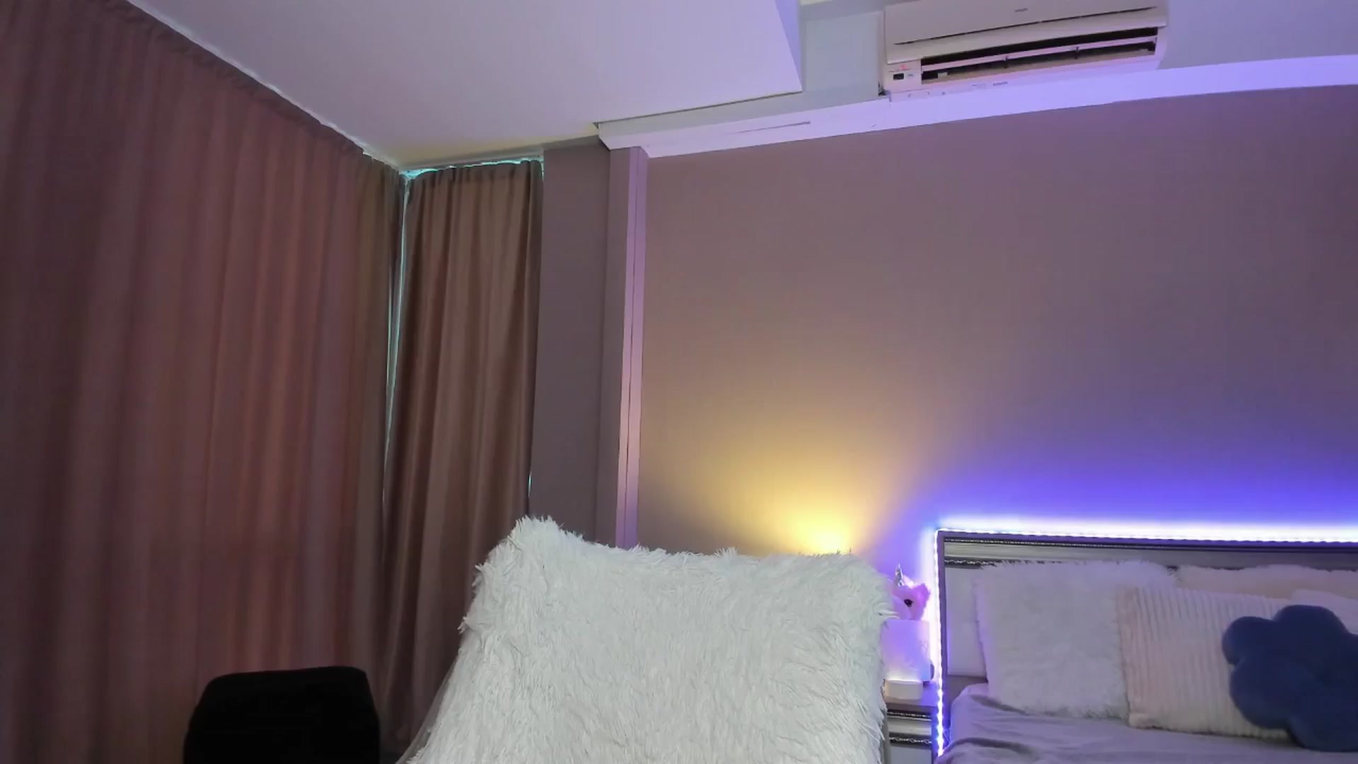 Gallery image thumbnail from Angieerosee's myfreecams stream on, 09/22/2024, 16:17 image 19 of 20