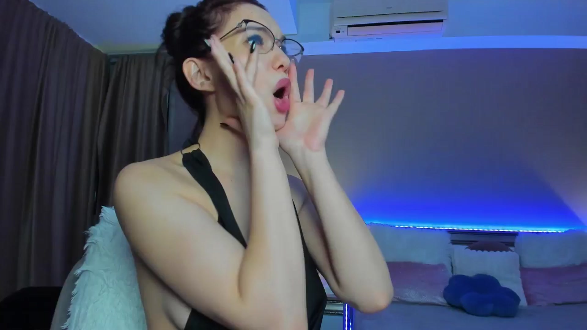 Gallery image thumbnail from Angieerosee's myfreecams stream on, 10/03/2024, 17:19 image 10 of 20