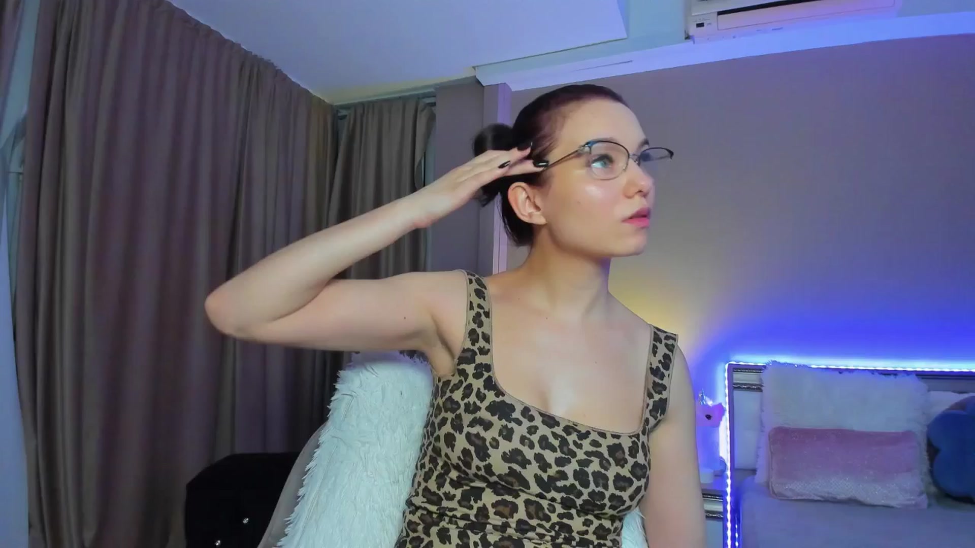 Gallery image thumbnail from Angieerosee's myfreecams stream on, 10/04/2024, 17:15 image 20 of 20