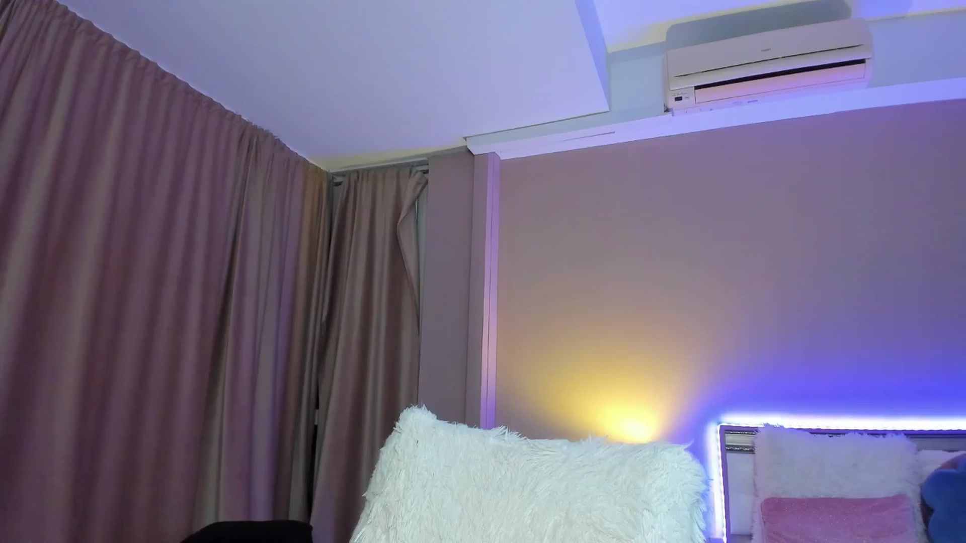 Gallery image thumbnail from Angieerosee's myfreecams stream on, 10/09/2024, 17:53 image 5 of 20