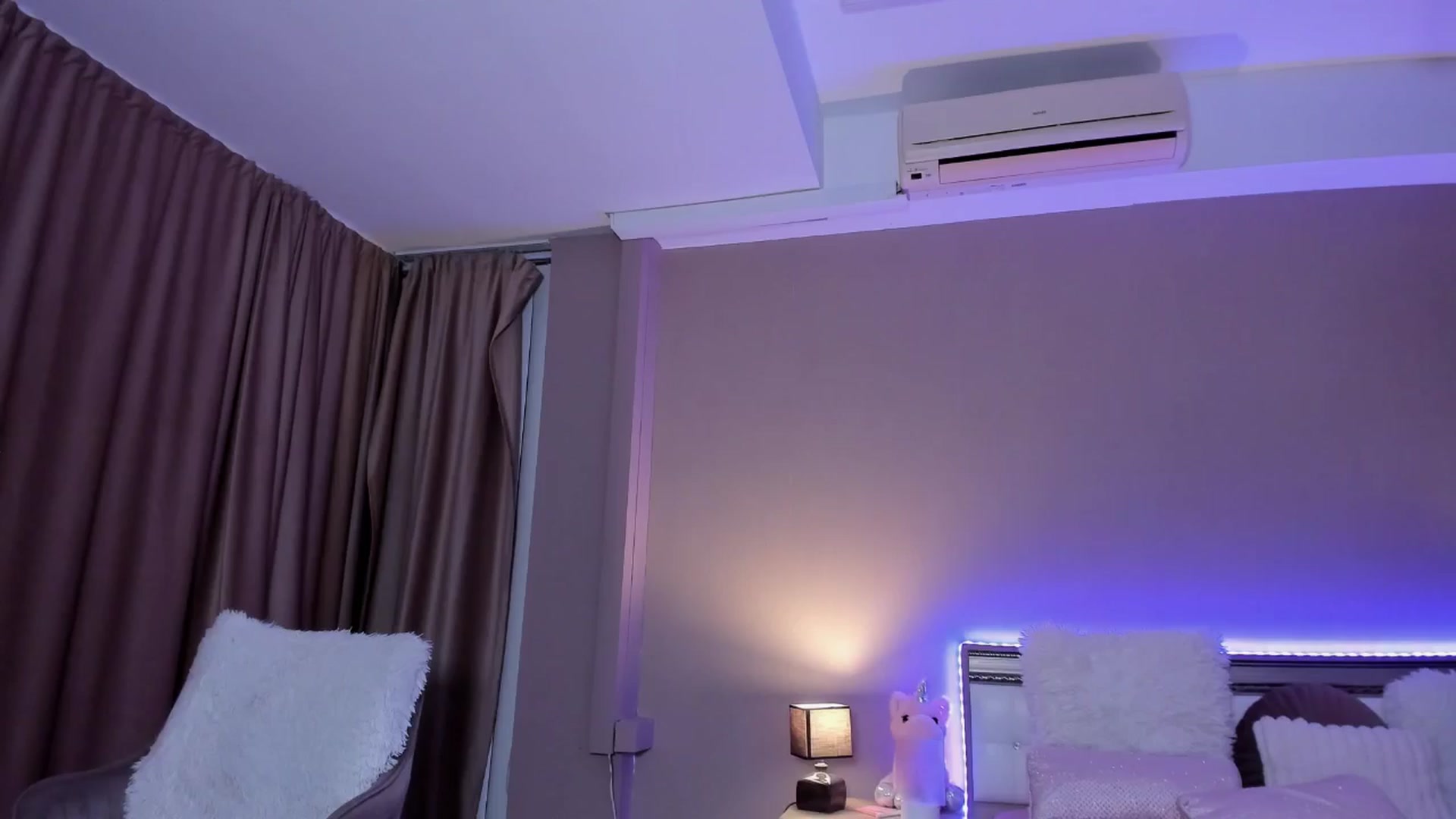Gallery image thumbnail from Angieerosee's myfreecams stream on, 10/21/2024, 18:07 image 19 of 20