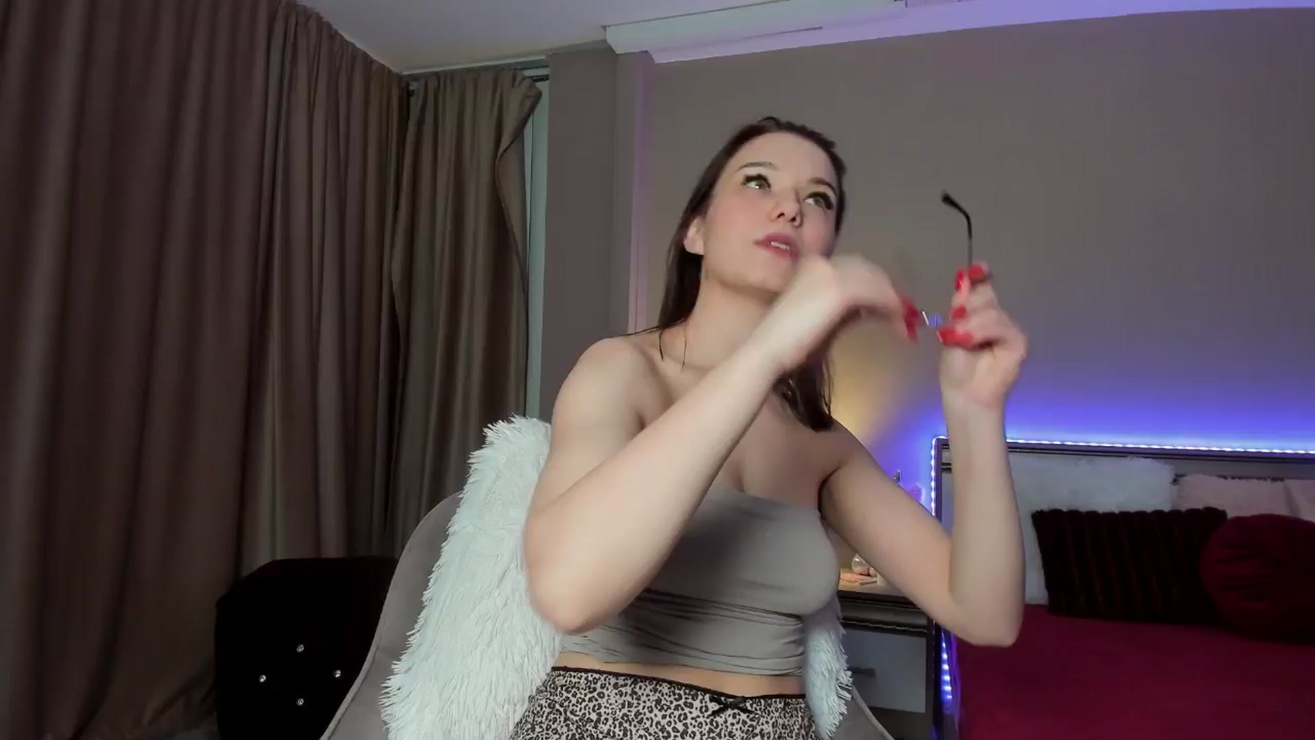Gallery image thumbnail from Angieerosee's myfreecams stream on, 10/26/2024, 17:01 image 7 of 20