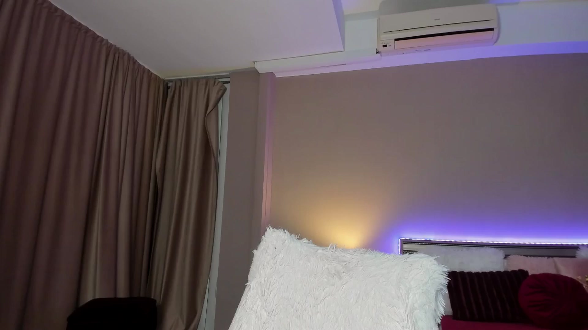 Gallery image thumbnail from Angieerosee's myfreecams stream on, 10/26/2024, 19:42 image 8 of 20