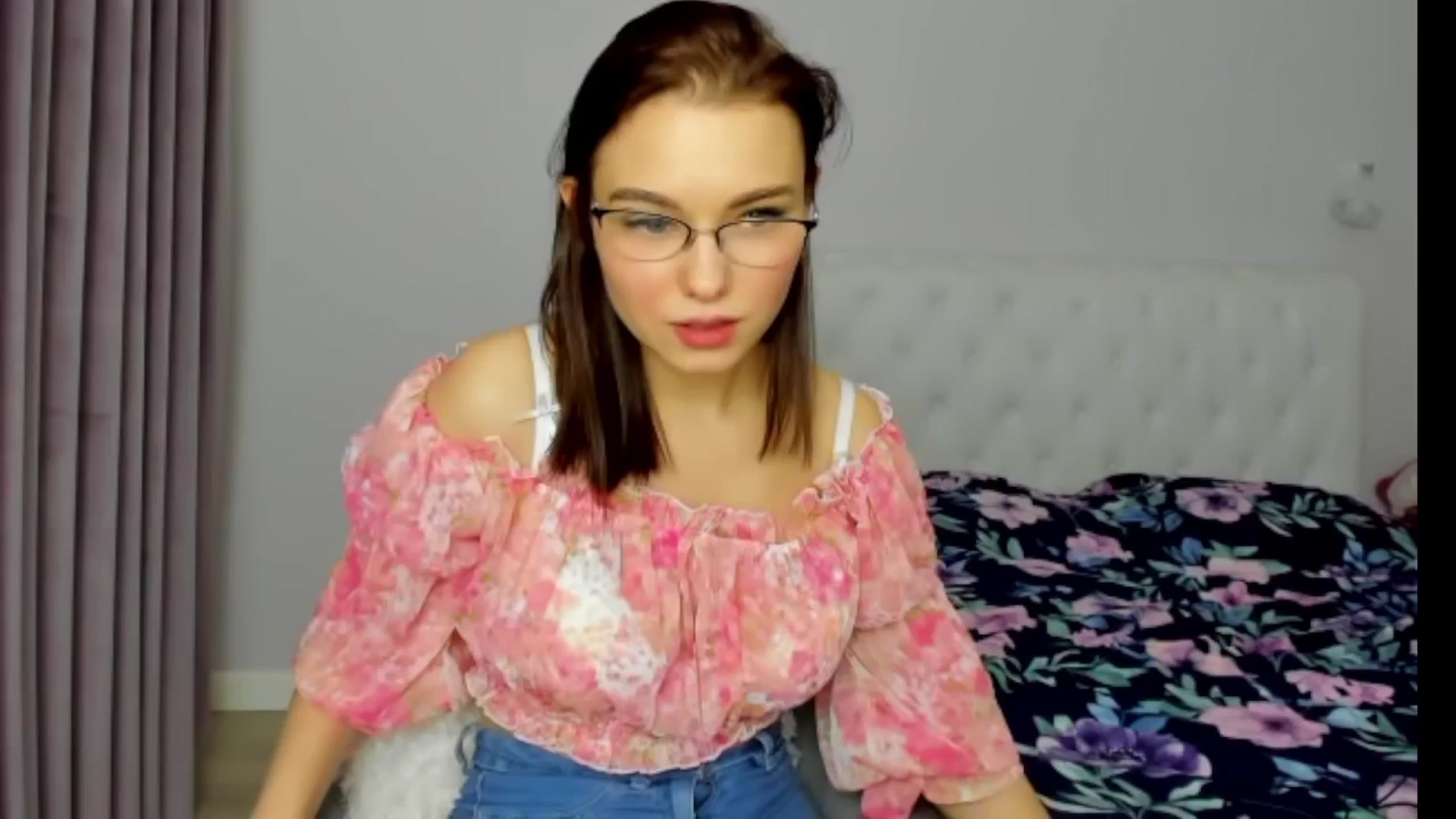 Gallery image thumbnail from Angieerosee's myfreecams stream on, 11/06/2024, 17:27 image 16 of 20