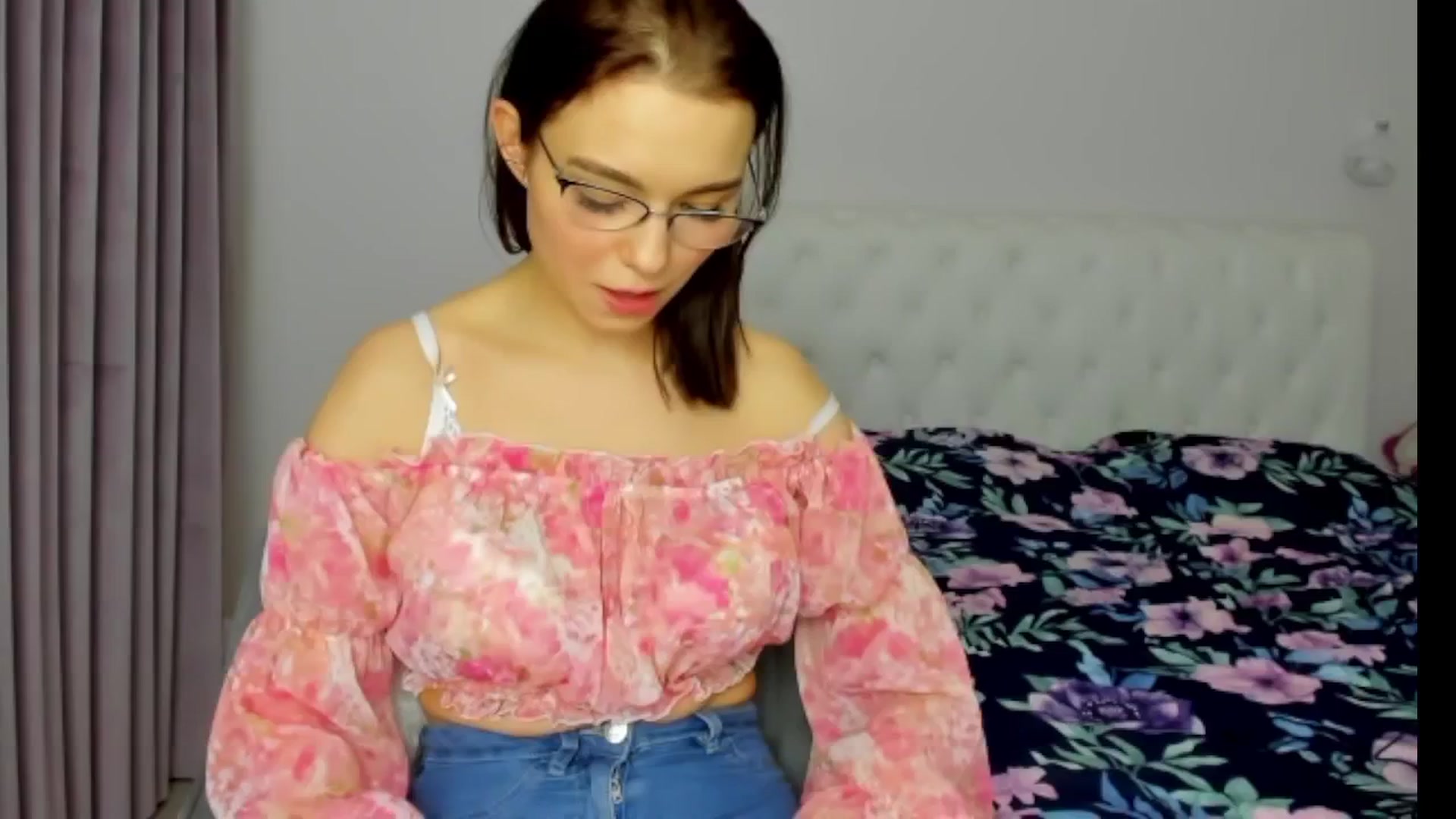 Gallery image thumbnail from Angieerosee's myfreecams stream on, 11/06/2024, 19:04 image 8 of 20