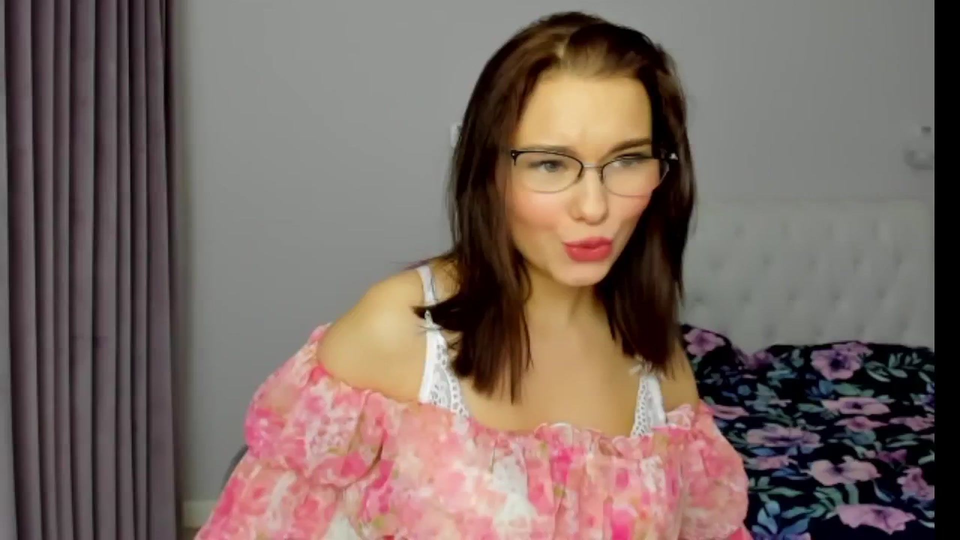 Gallery image thumbnail from Angieerosee's myfreecams stream on, 11/06/2024, 22:27 image 2 of 20