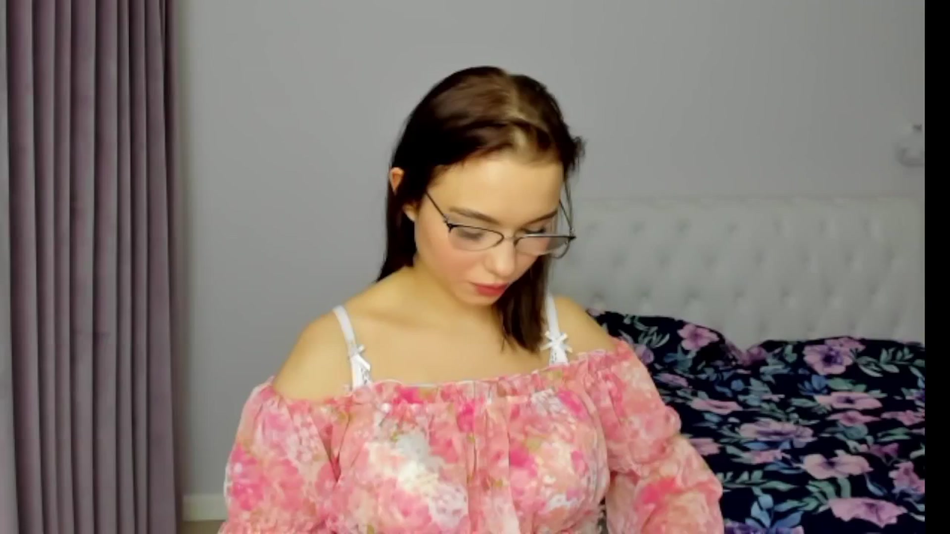Gallery image thumbnail from Angieerosee's myfreecams stream on, 11/06/2024, 22:27 image 13 of 20