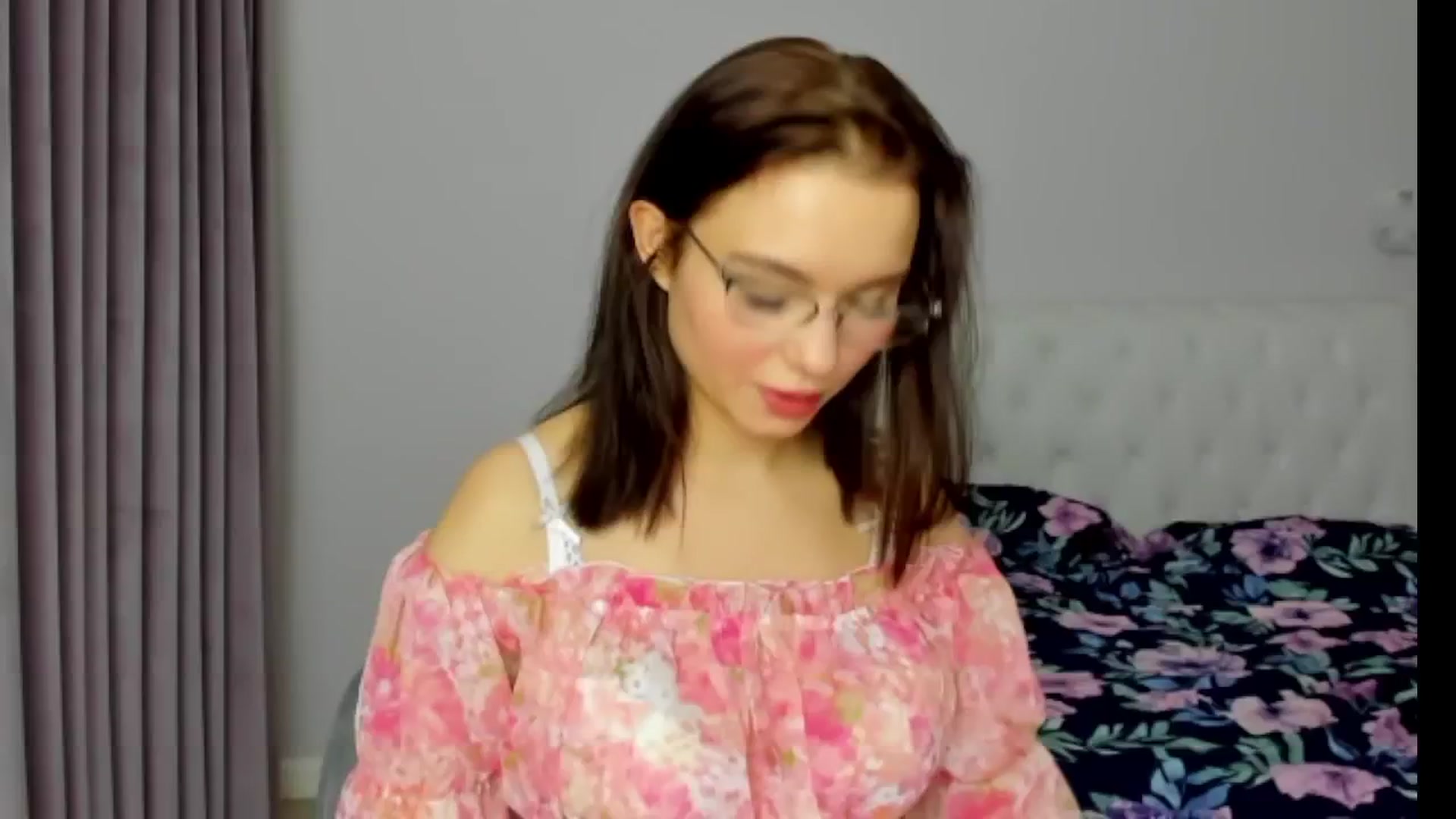Gallery image thumbnail from Angieerosee's myfreecams stream on, 11/06/2024, 22:27 image 18 of 20