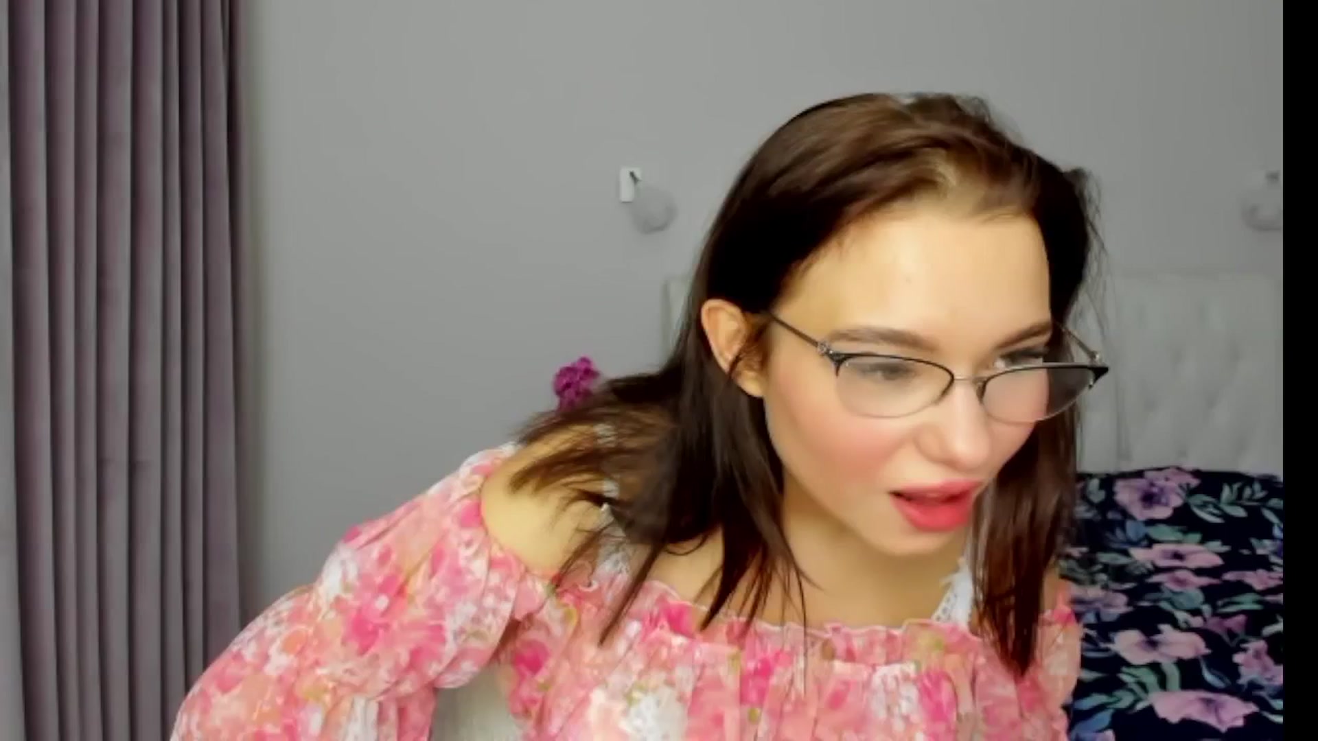 Gallery image thumbnail from Angieerosee's myfreecams stream on, 11/06/2024, 22:27 image 16 of 20