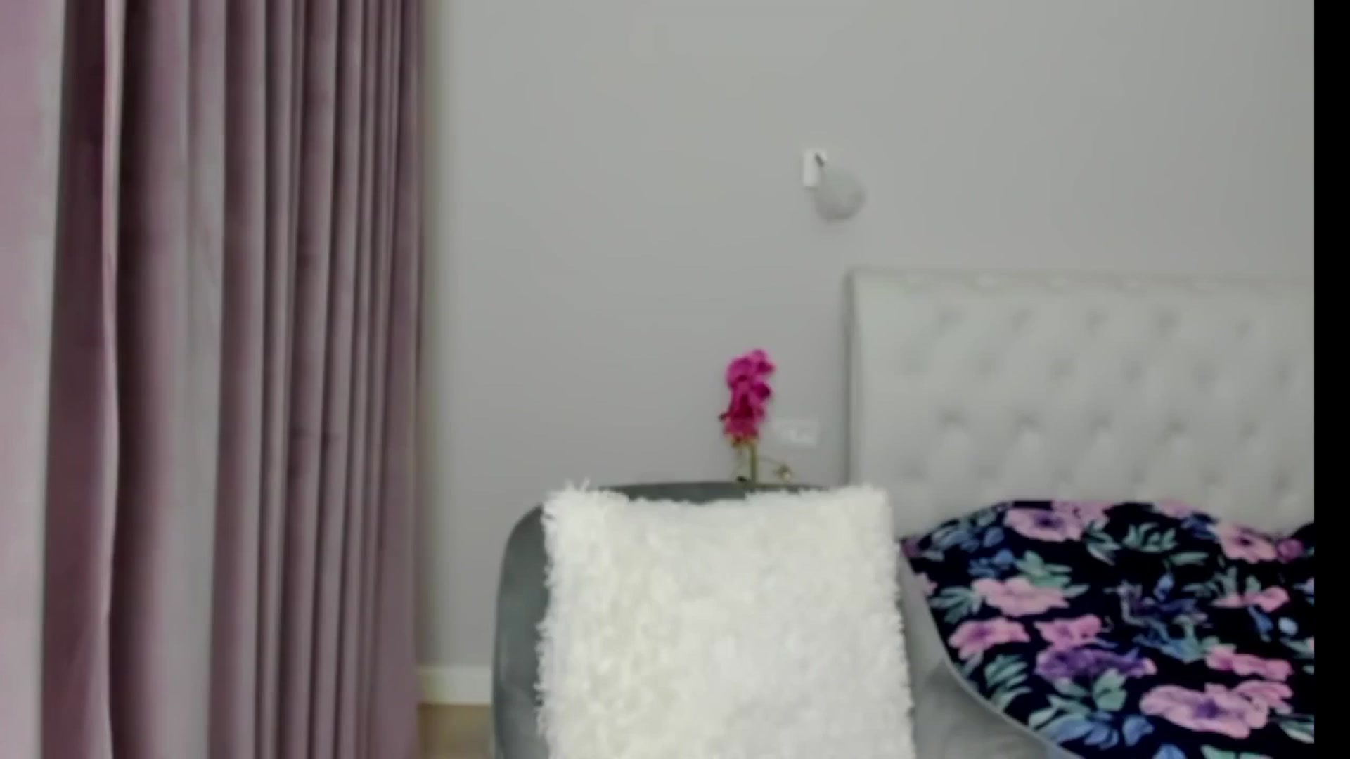Gallery image thumbnail from Angieerosee's myfreecams stream on, 11/07/2024, 17:40 image 11 of 20