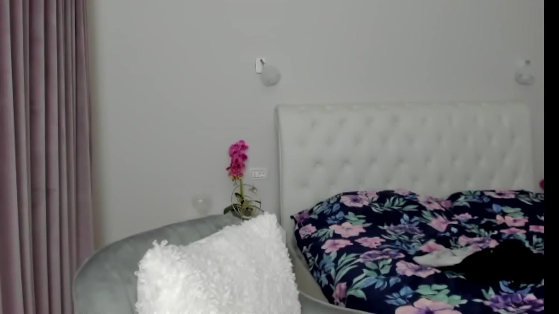Gallery image thumbnail from Angieerosee's myfreecams stream on, 11/07/2024, 17:40 image 2 of 20