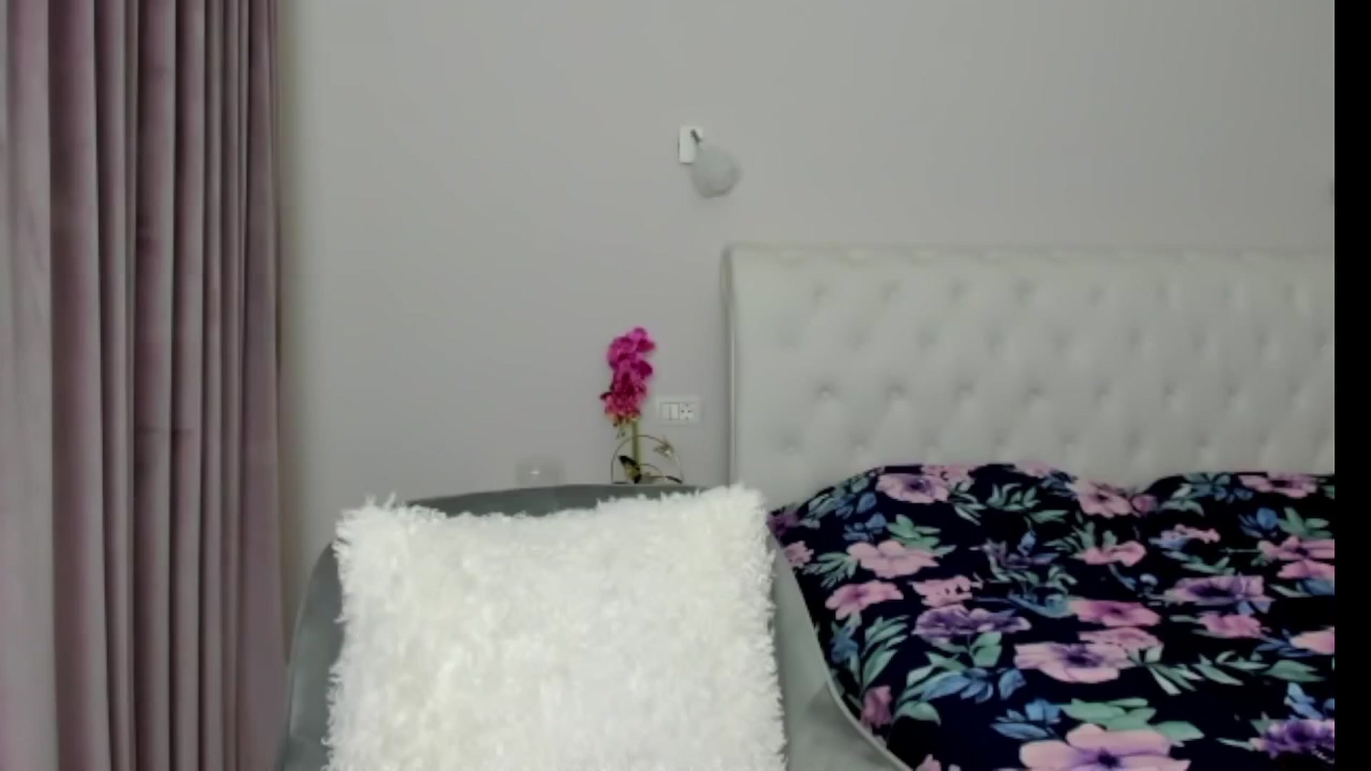 Gallery image thumbnail from Angieerosee's myfreecams stream on, 11/07/2024, 17:40 image 14 of 20