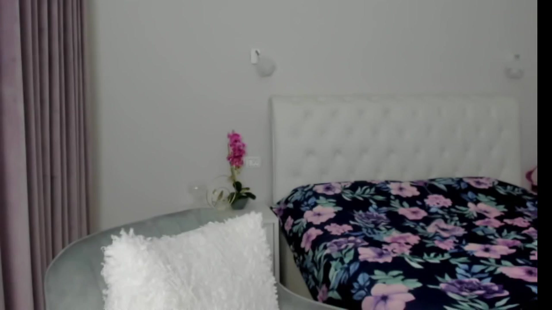 Gallery image thumbnail from Angieerosee's myfreecams stream on, 11/10/2024, 19:58 image 6 of 20