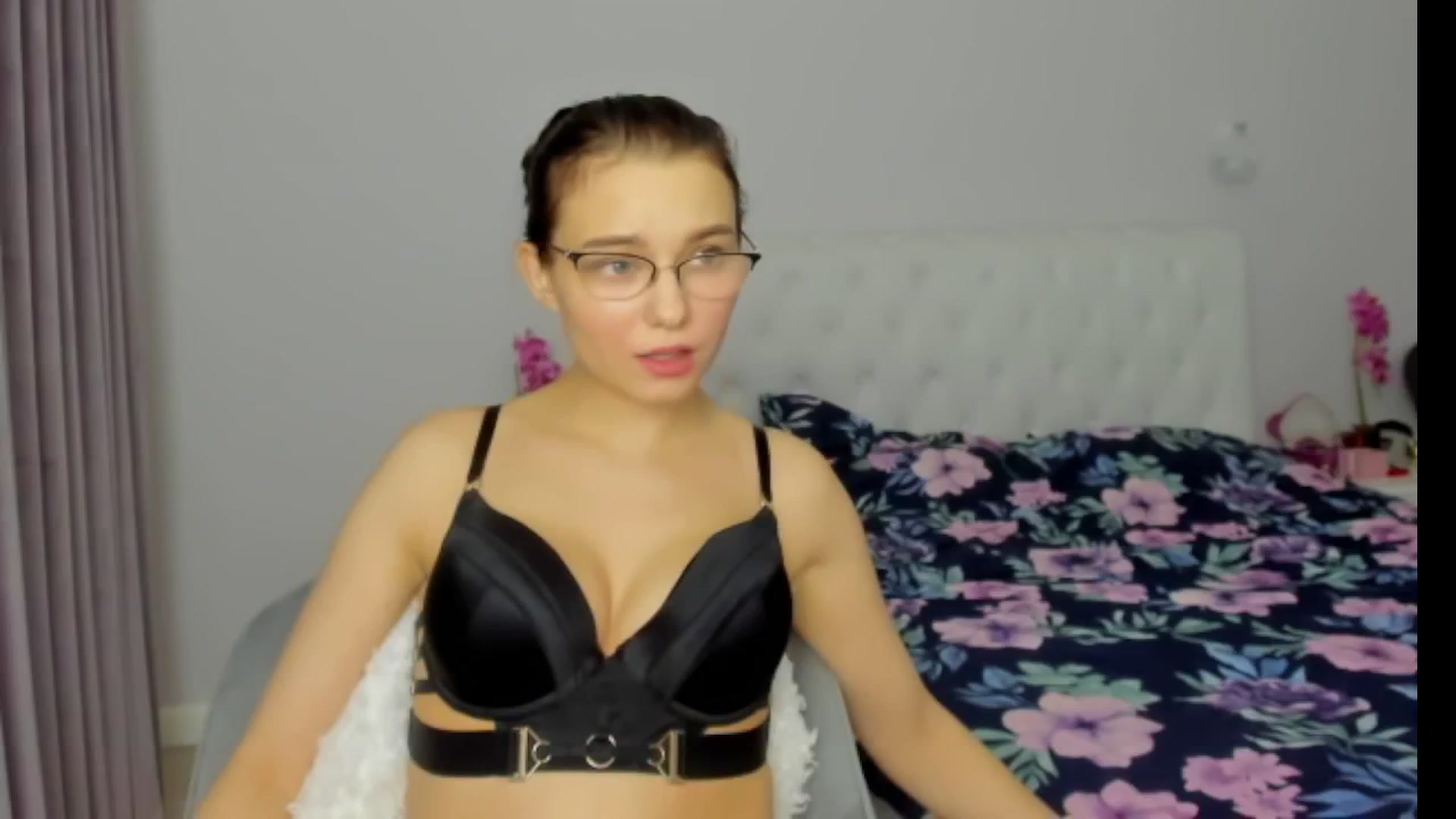 Gallery image thumbnail from Angieerosee's myfreecams stream on, 11/11/2024, 21:36 image 18 of 20