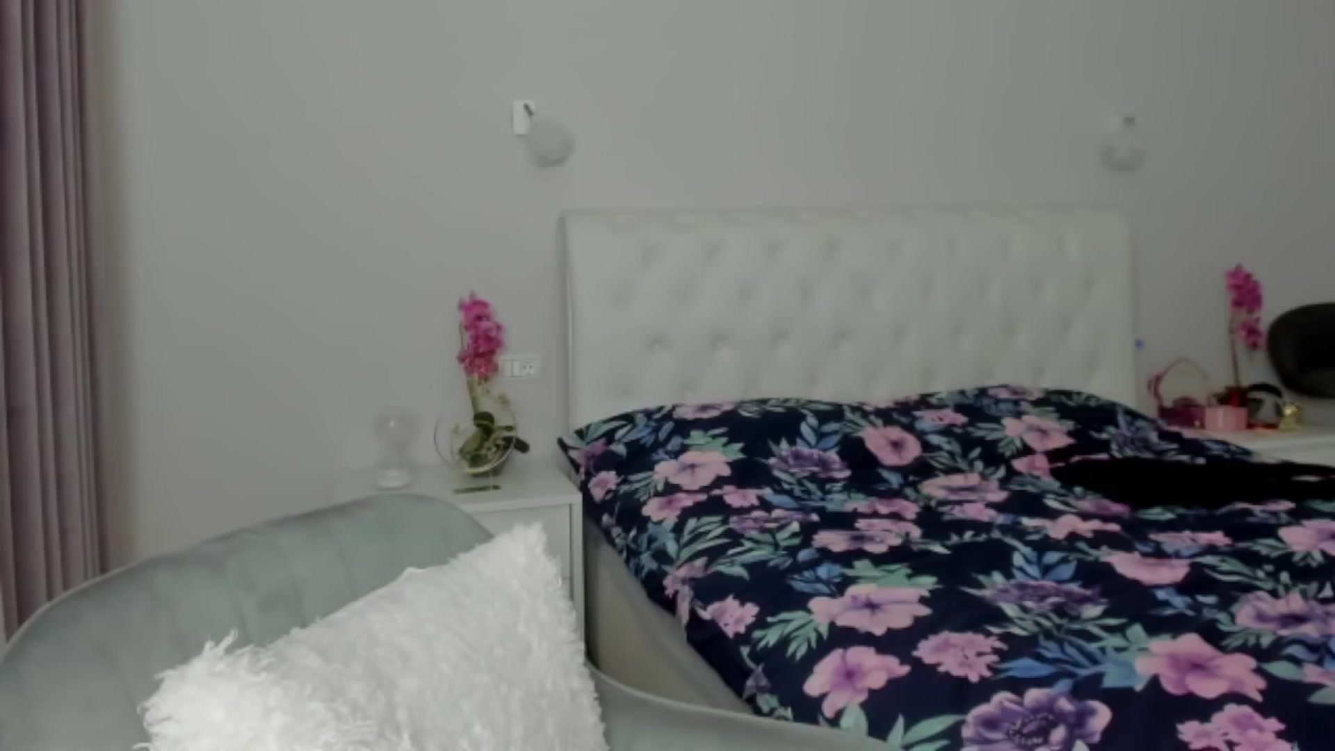 Gallery image thumbnail from Angieerosee's myfreecams stream on, 11/14/2024, 18:33 image 7 of 20