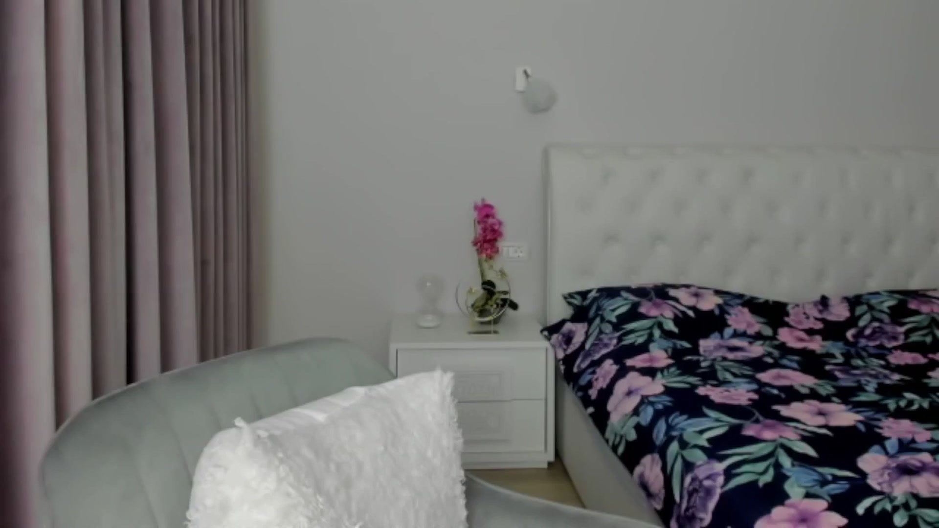 Gallery image thumbnail from Angieerosee's myfreecams stream on, 11/15/2024, 18:05 image 2 of 20