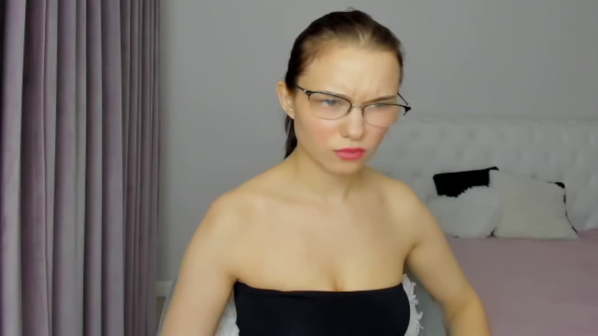 Gallery image thumbnail from Angieerosee's myfreecams stream on, 11/22/2024, 17:38 image 18 of 20