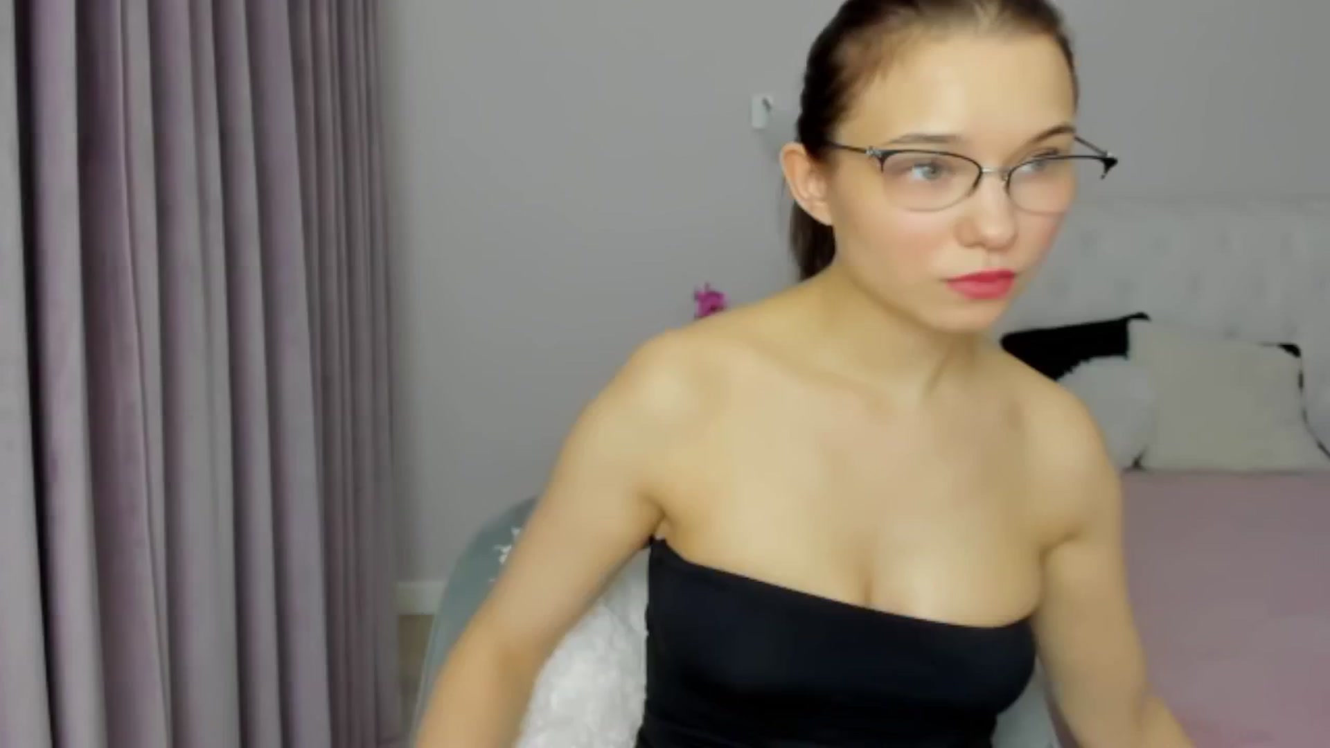 Gallery image thumbnail from Angieerosee's myfreecams stream on, 11/22/2024, 17:38 image 15 of 20