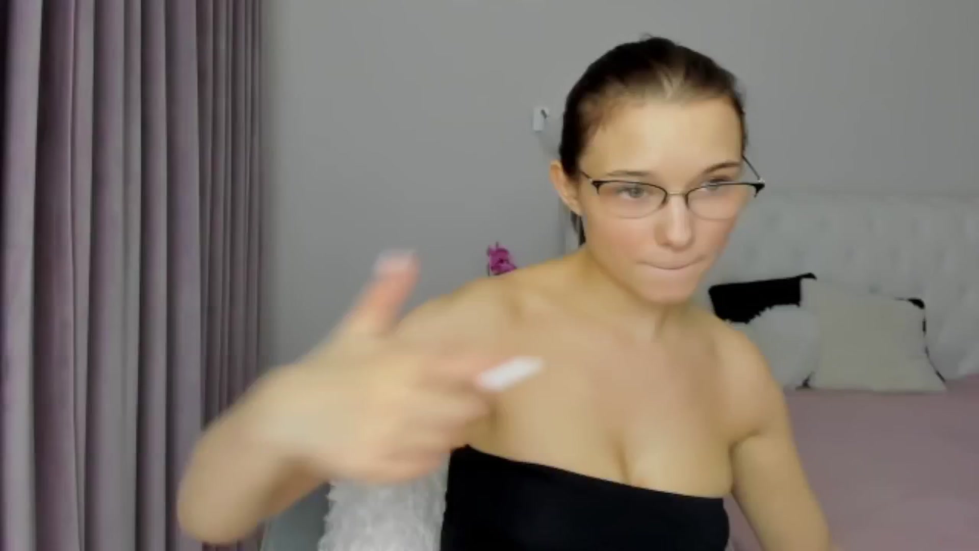 Gallery image thumbnail from Angieerosee's myfreecams stream on, 11/22/2024, 17:38 image 17 of 20