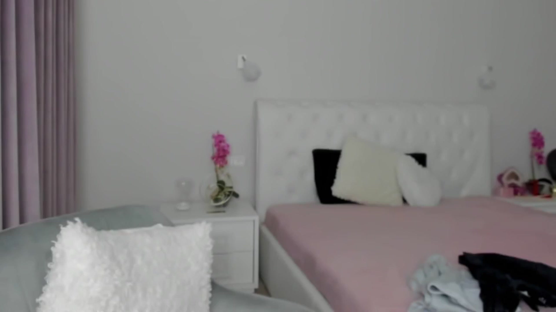 Gallery image thumbnail from Angieerosee's myfreecams stream on, 11/23/2024, 21:51 image 14 of 20