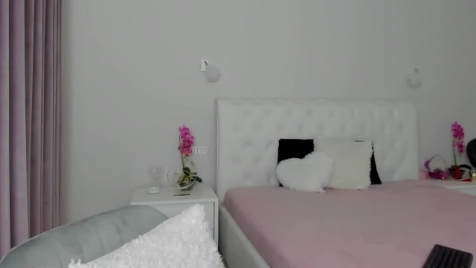 Gallery image thumbnail from Angieerosee's myfreecams stream on, 11/27/2024, 18:31 image 3 of 20