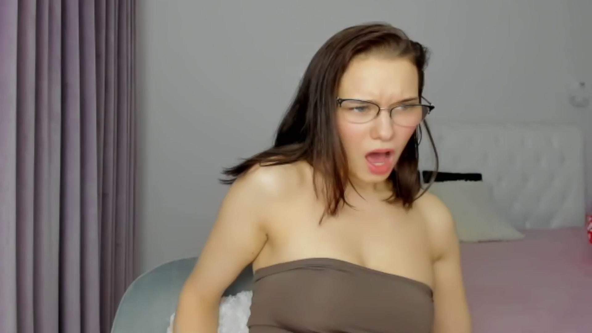 Gallery image thumbnail from Angieerosee's myfreecams stream on, 11/28/2024, 17:41 image 6 of 20
