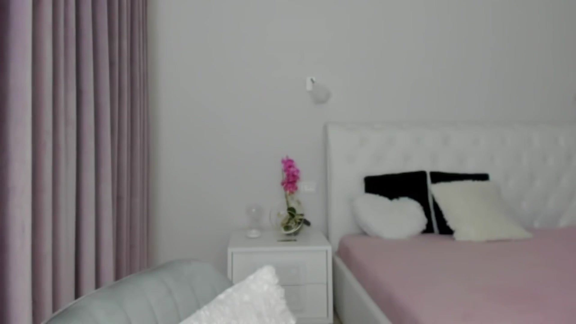Gallery image thumbnail from Angieerosee's myfreecams stream on, 11/28/2024, 21:12 image 15 of 20