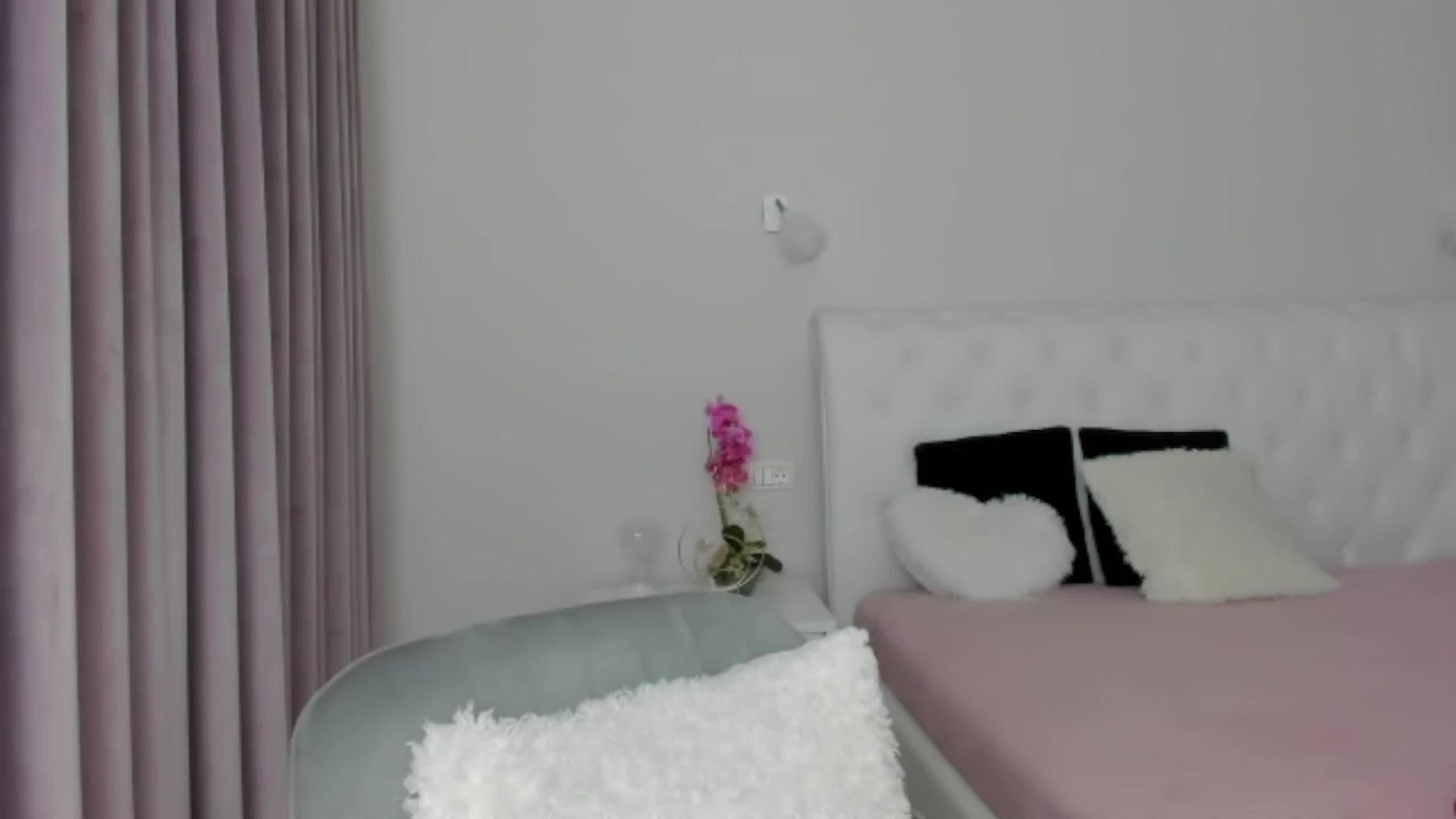 Gallery image thumbnail from Angieerosee's myfreecams stream on, 11/28/2024, 21:12 image 11 of 20