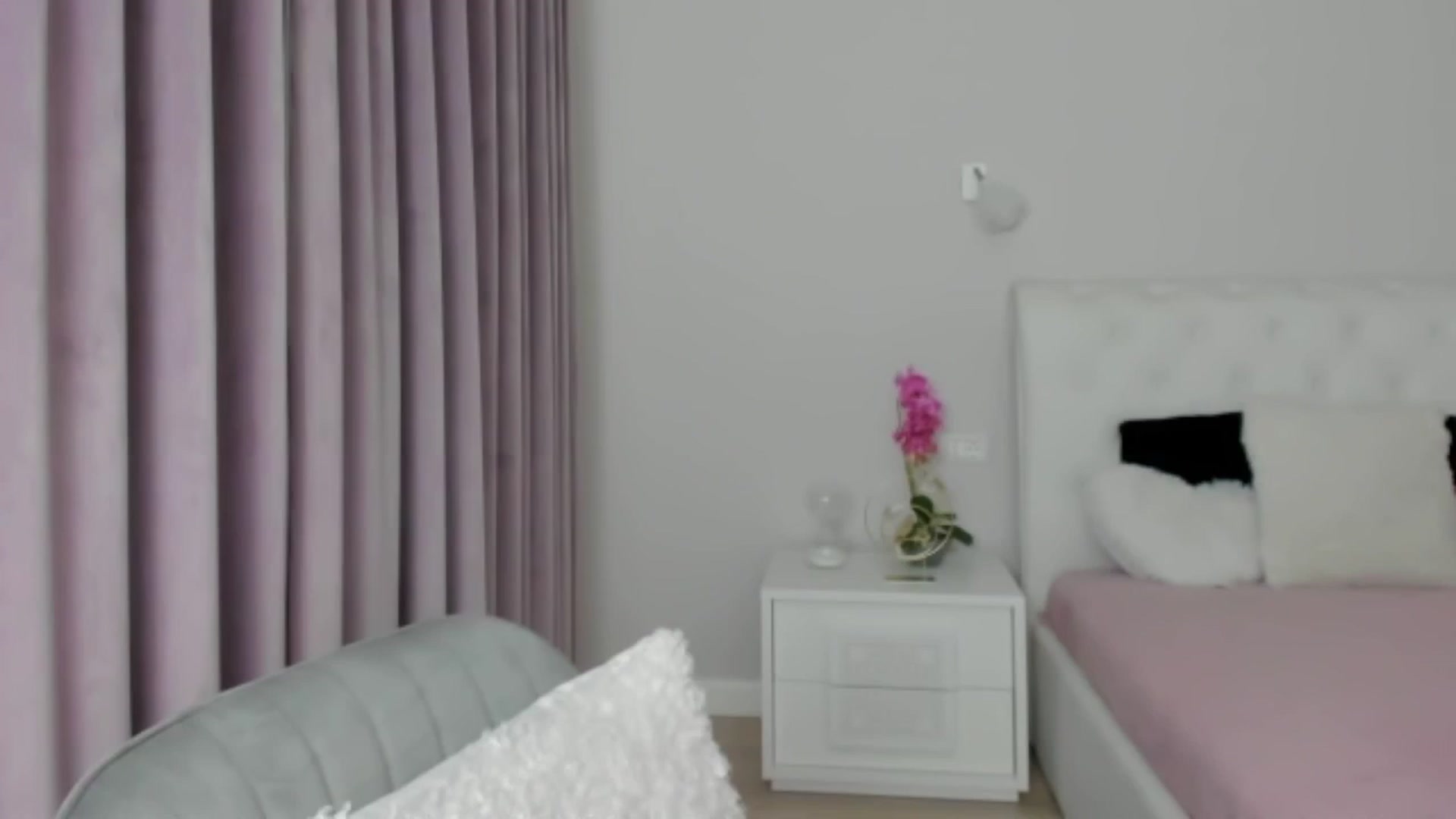 Gallery image thumbnail from Angieerosee's myfreecams stream on, 11/29/2024, 21:56 image 13 of 20