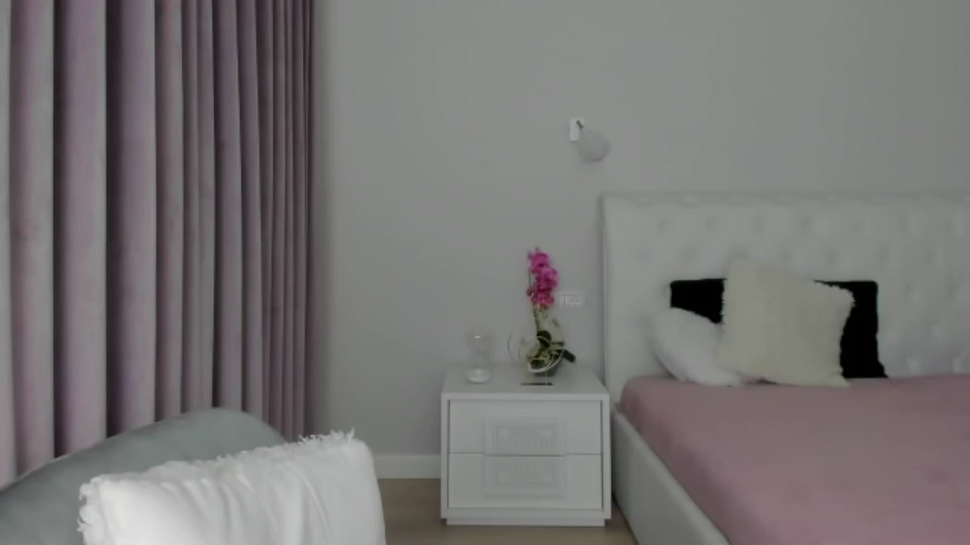 Gallery image thumbnail from Angieerosee's myfreecams stream on, 12/03/2024, 18:35 image 14 of 20