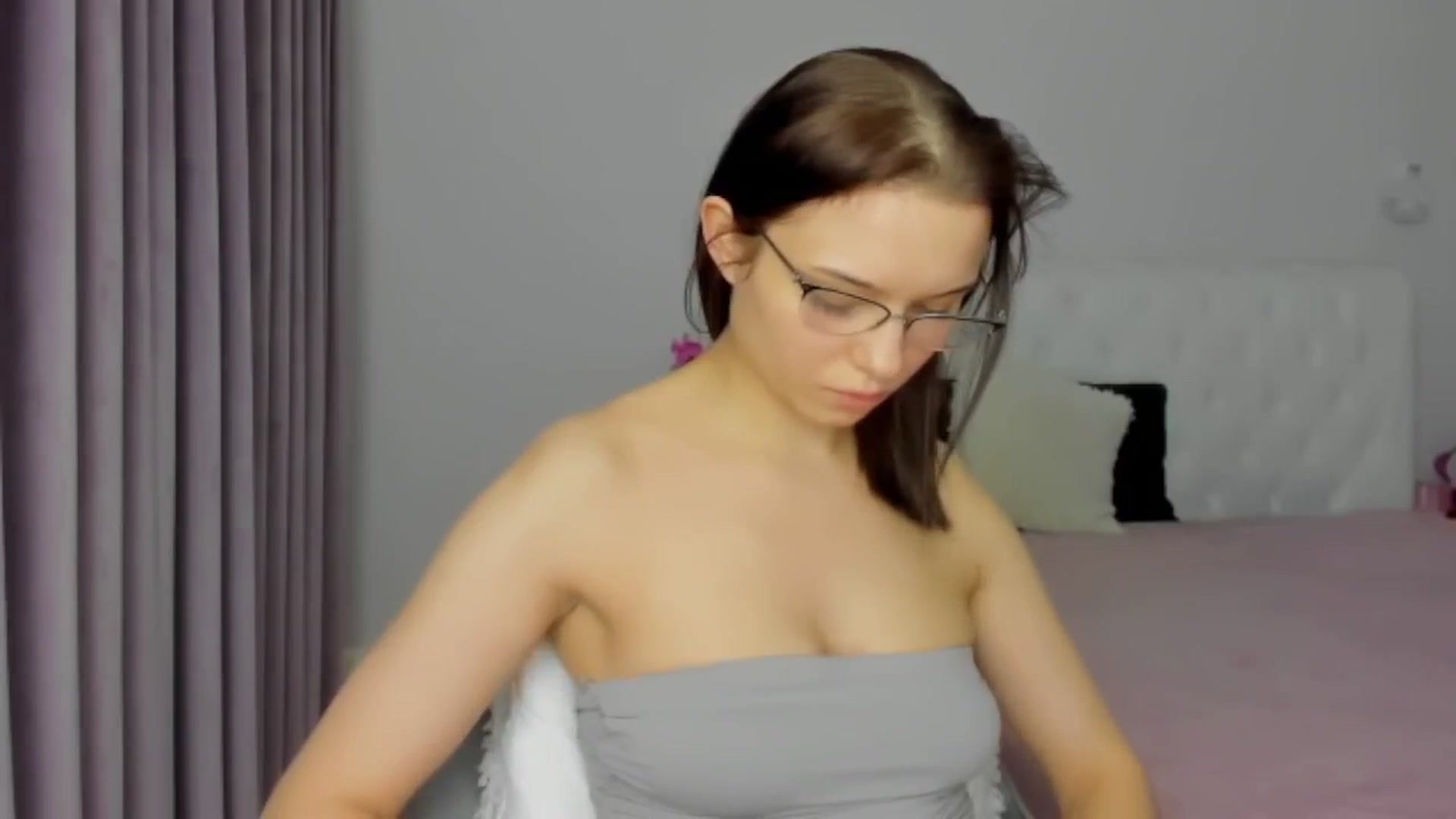 Gallery image thumbnail from Angieerosee's myfreecams stream on, 12/03/2024, 21:35 image 6 of 20