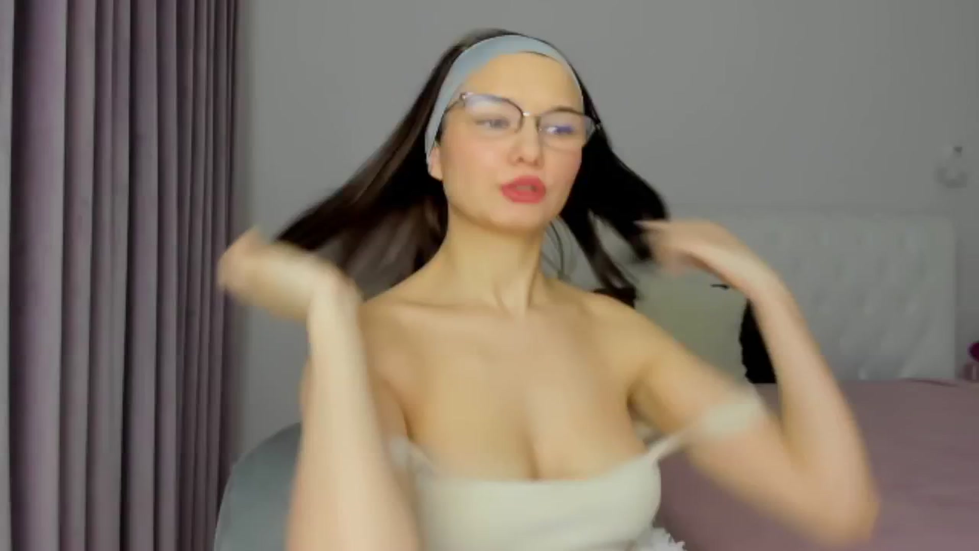 Gallery image thumbnail from Angieerosee's myfreecams stream on, 12/04/2024, 16:22 image 1 of 20