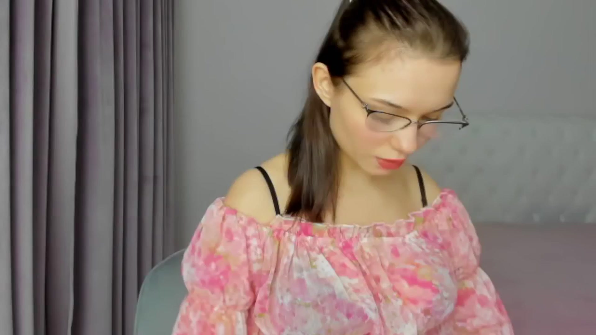 Gallery image thumbnail from Angieerosee's myfreecams stream on, 12/05/2024, 17:32 image 16 of 20