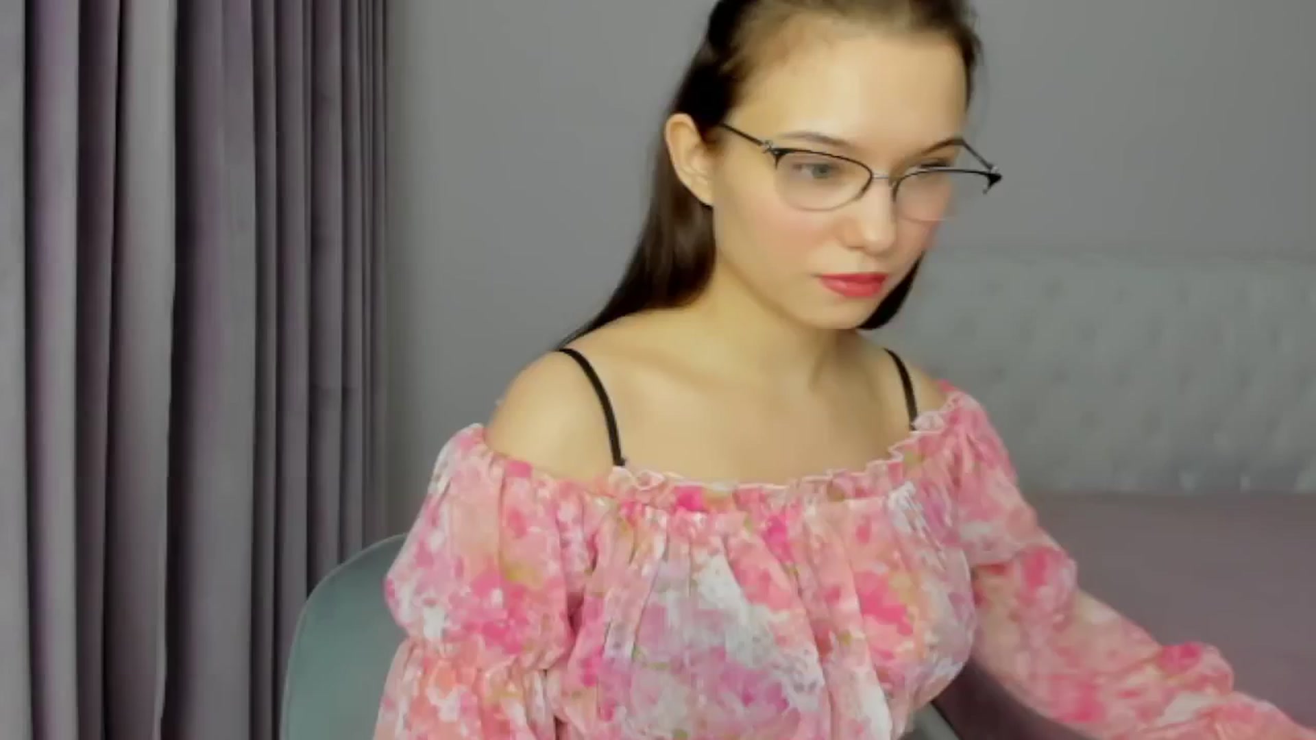 Gallery image thumbnail from Angieerosee's myfreecams stream on, 12/05/2024, 17:32 image 19 of 20