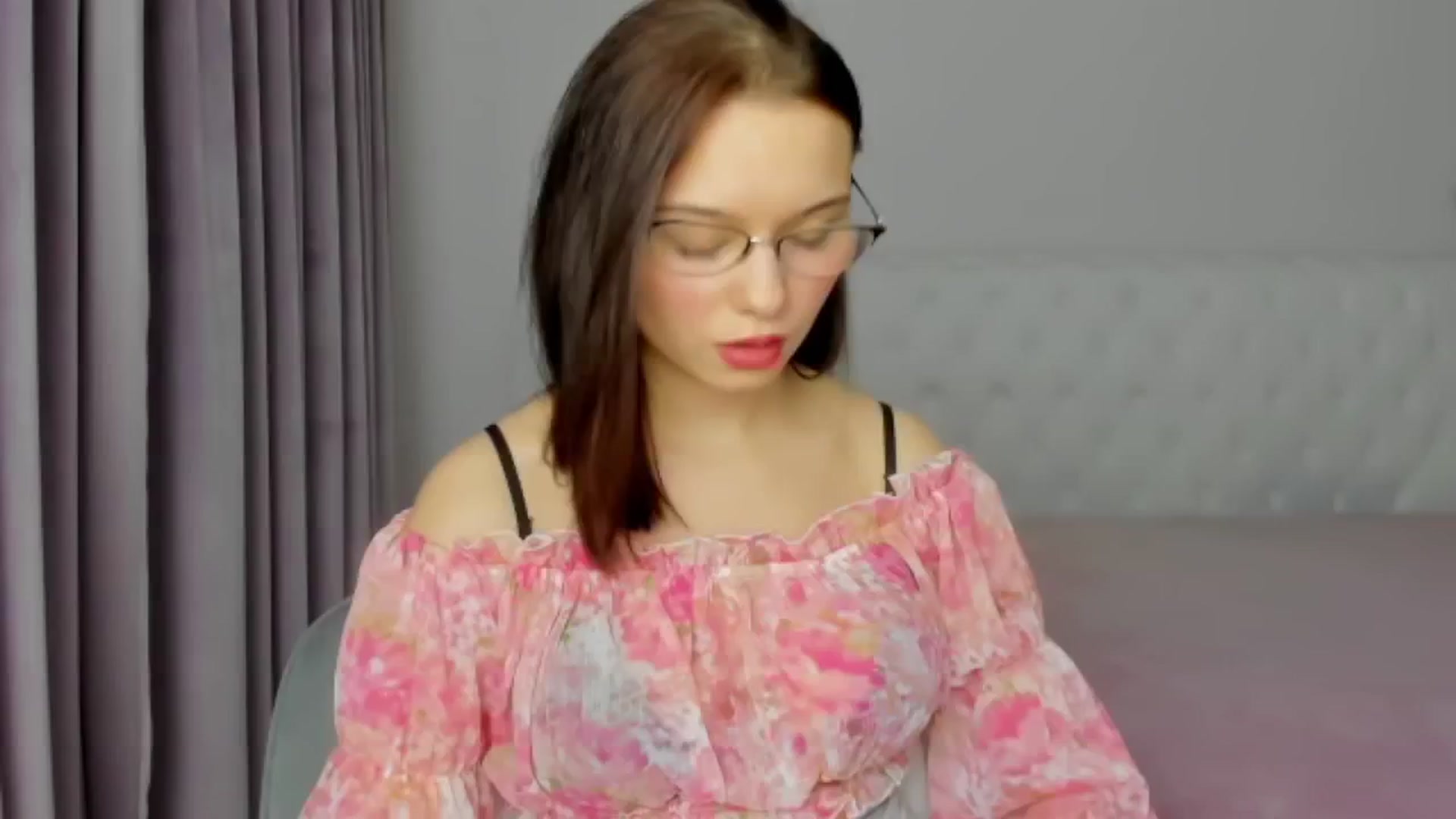 Gallery image thumbnail from Angieerosee's myfreecams stream on, 12/05/2024, 17:32 image 6 of 20