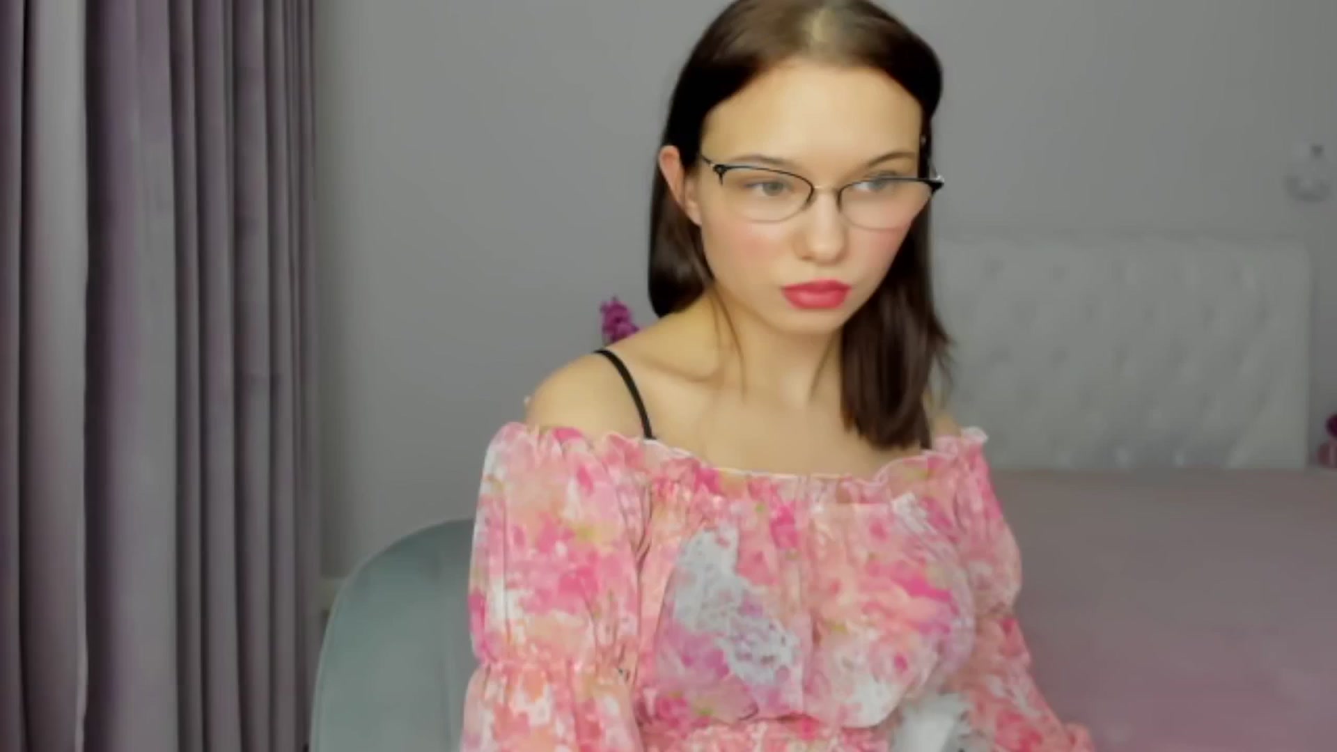 Gallery image thumbnail from Angieerosee's myfreecams stream on, 12/05/2024, 17:32 image 1 of 20